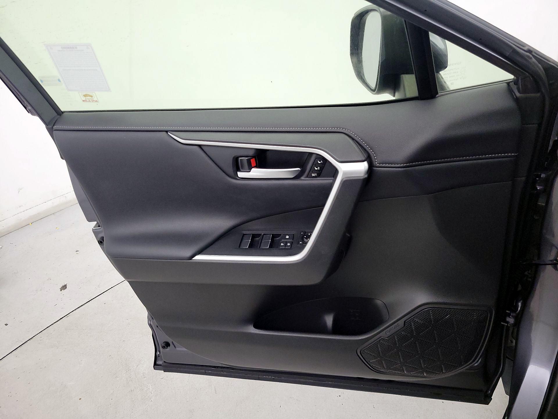 Thumbnail: 2021 Toyota RAV4 - 12
