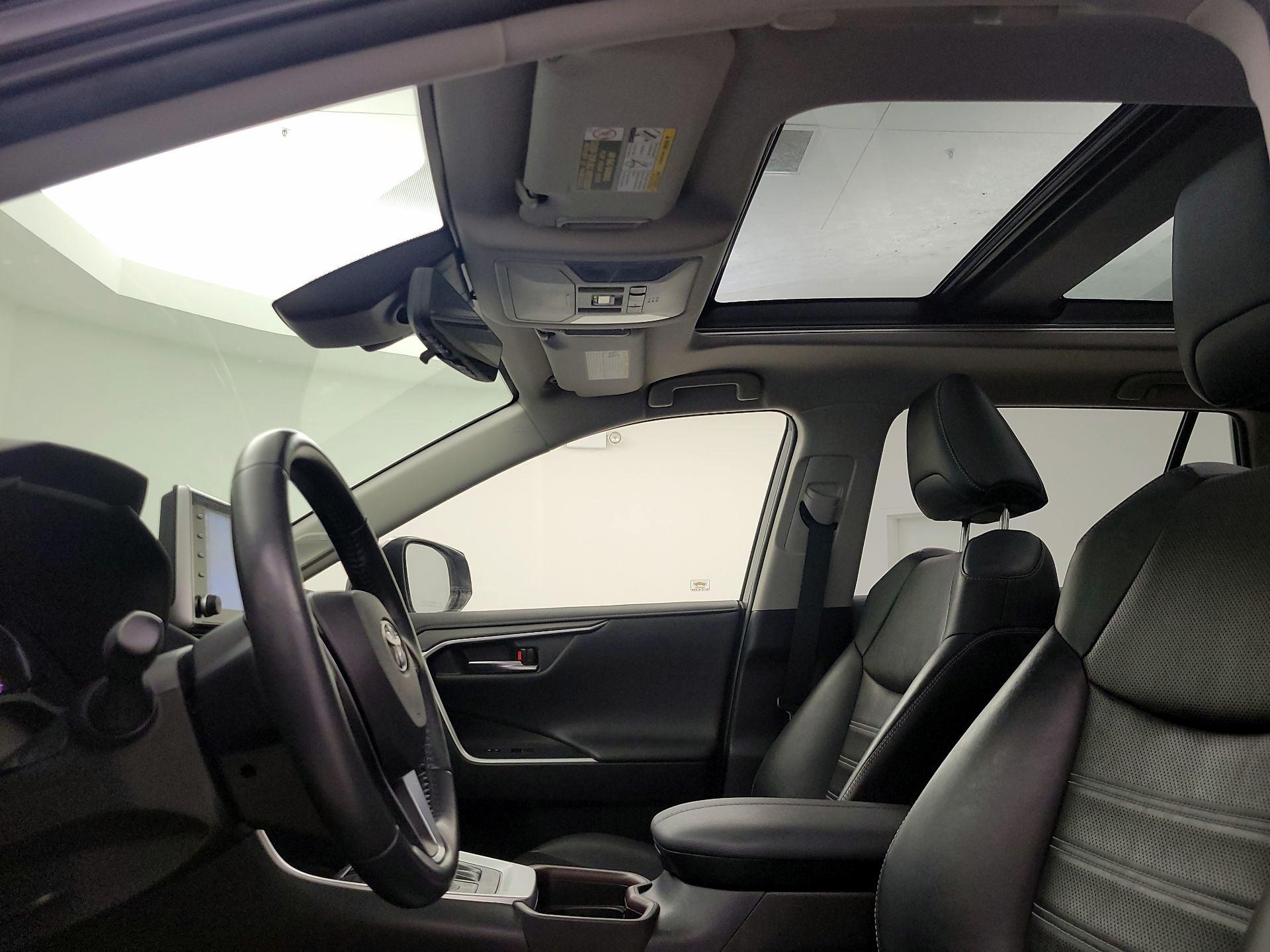 Thumbnail: 2021 Toyota RAV4 - 20