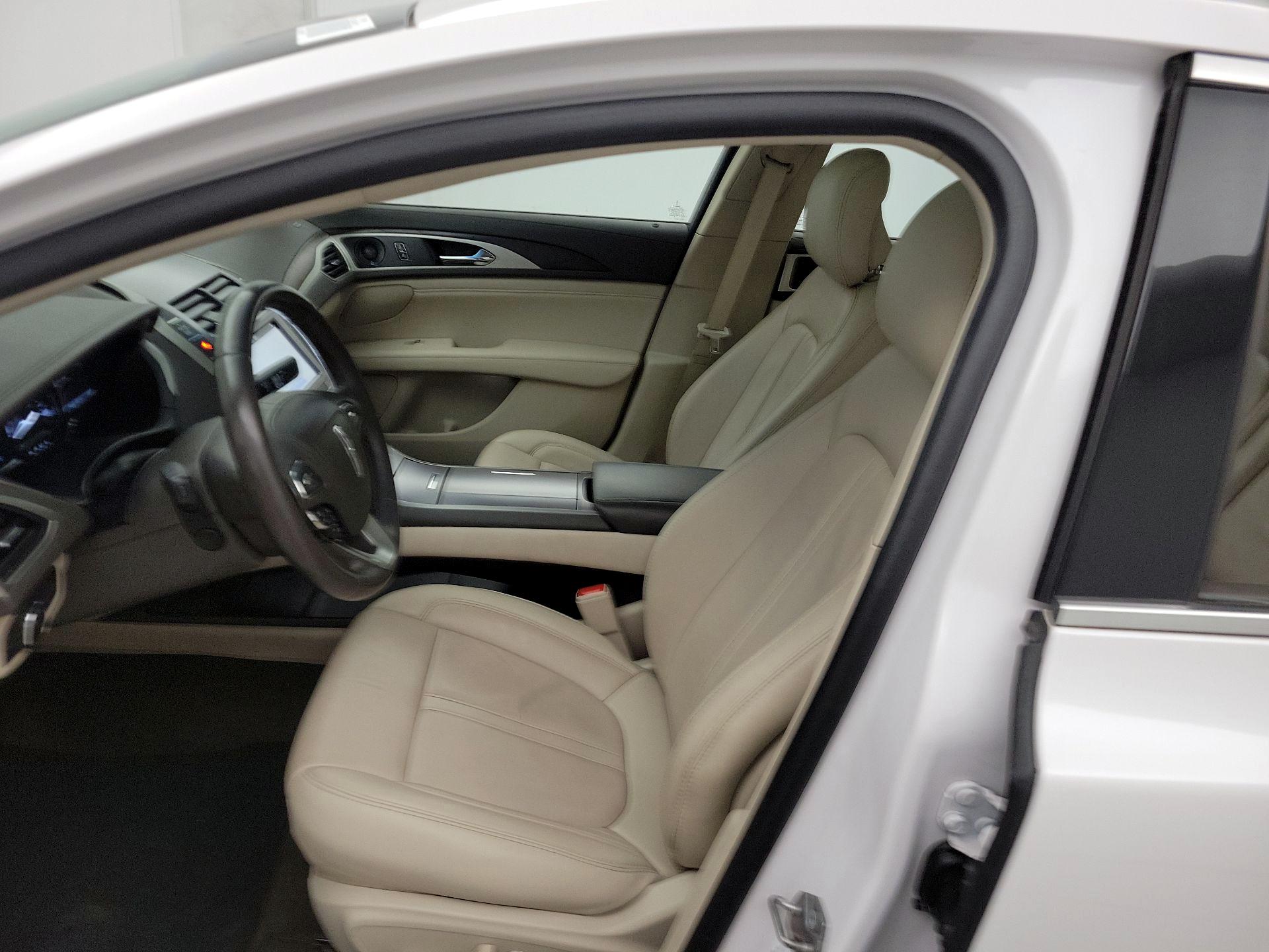 Thumbnail: 2019 Lincoln MKZ - 11