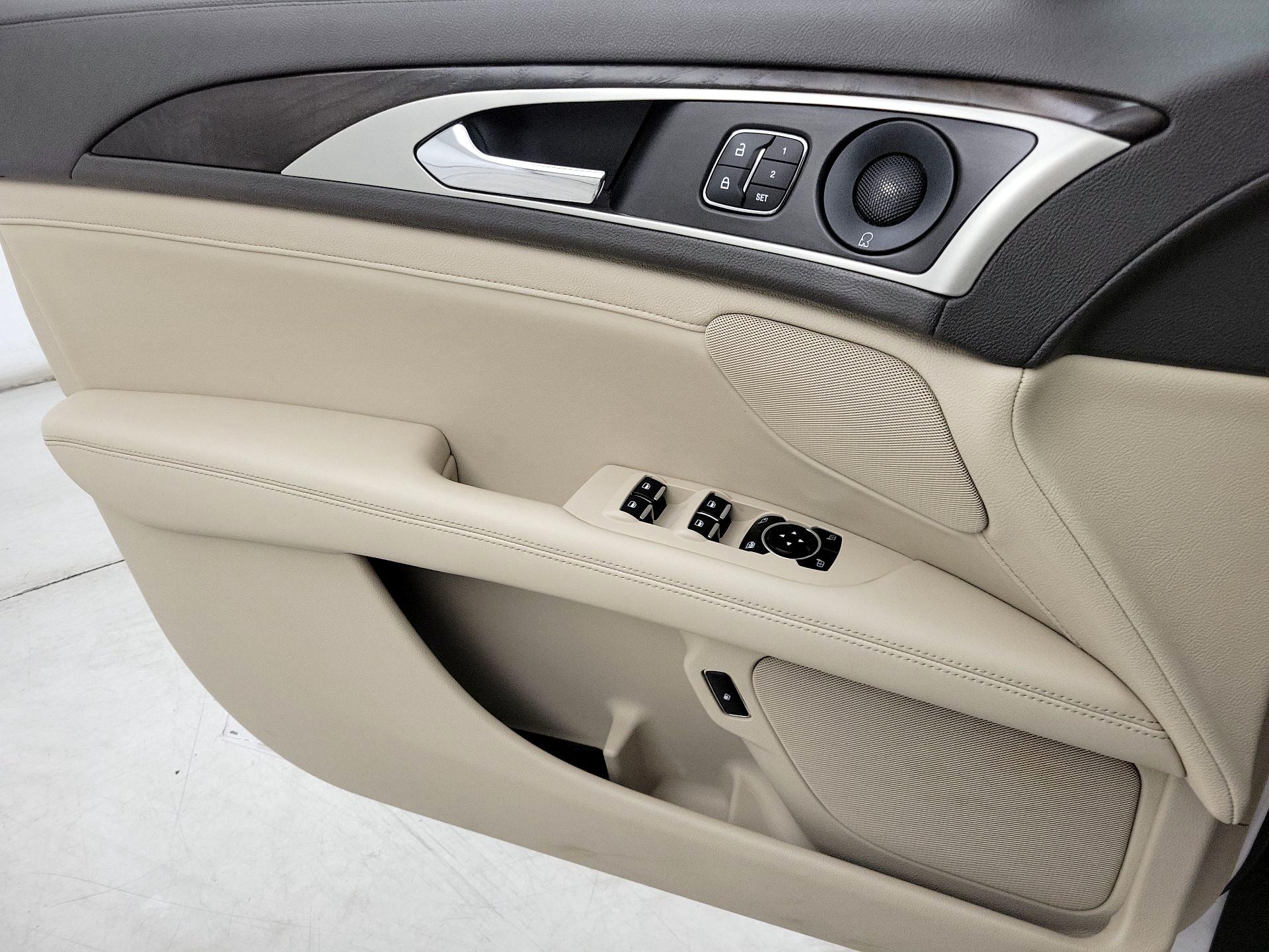 Thumbnail: 2019 Lincoln MKZ - 12