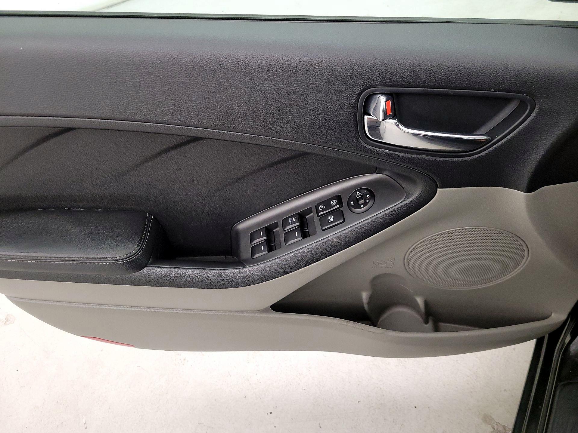 Thumbnail: 2015 Kia Forte - 12