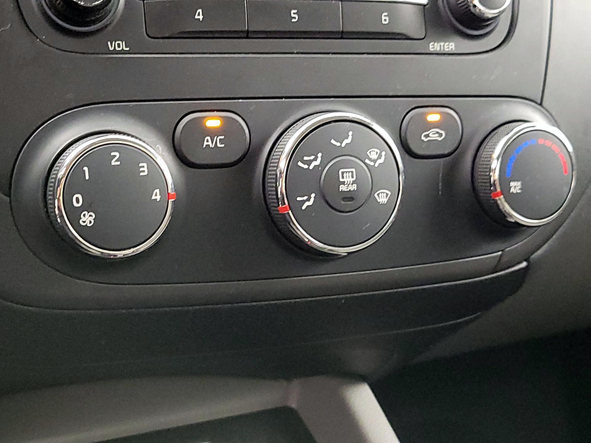 Thumbnail: 2015 Kia Forte - 15