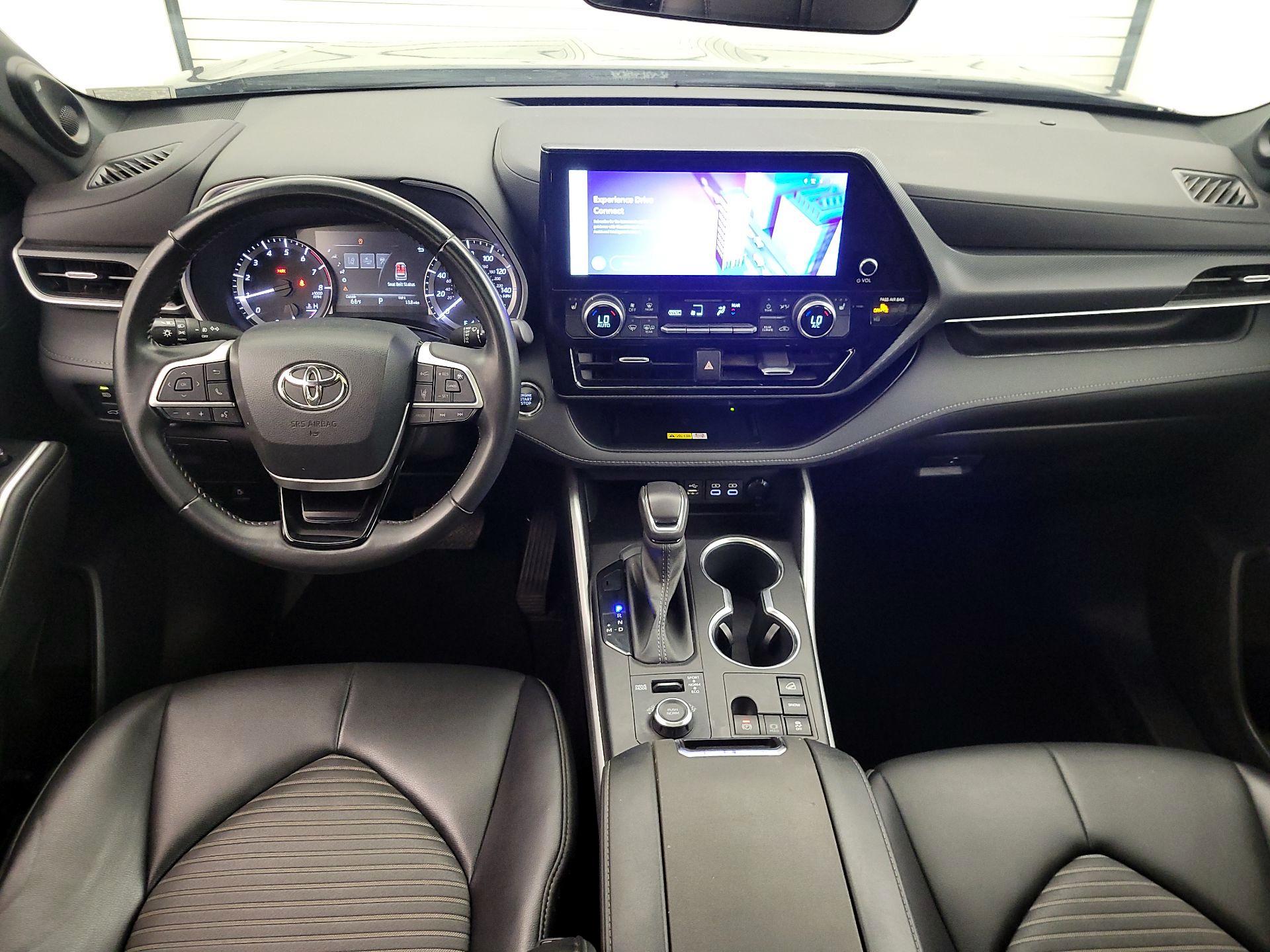 Thumbnail: 2023 Toyota Highlander - 9