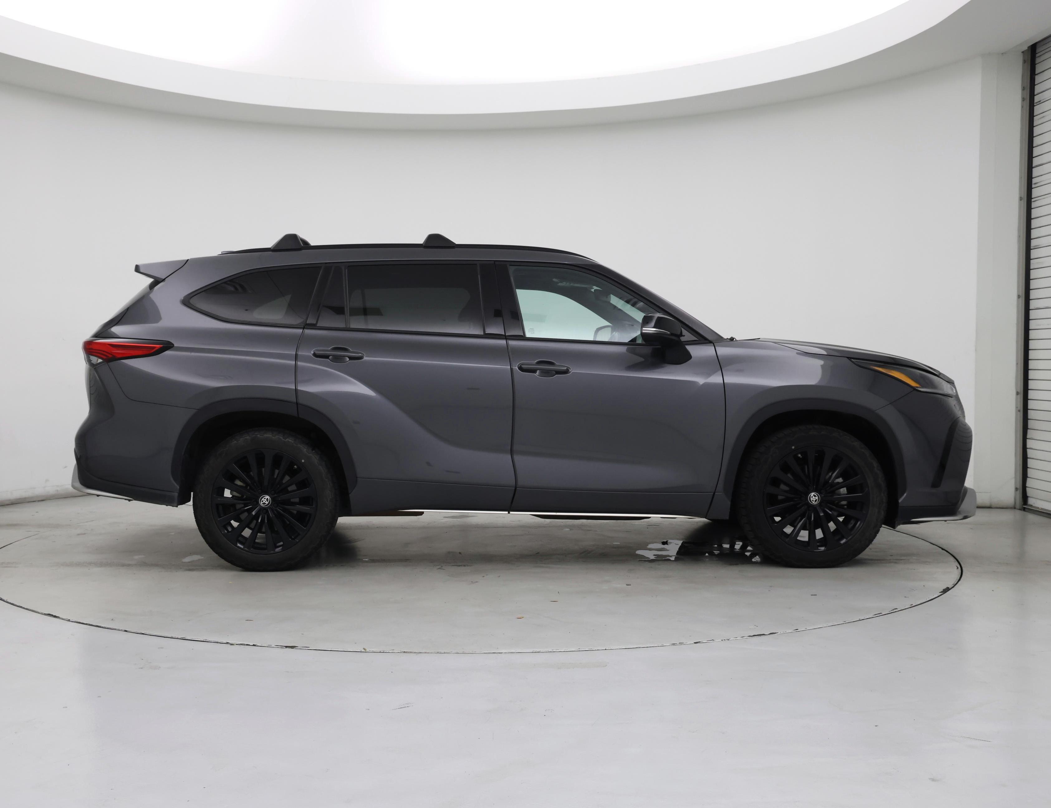 Thumbnail: 2023 Toyota Highlander - 7