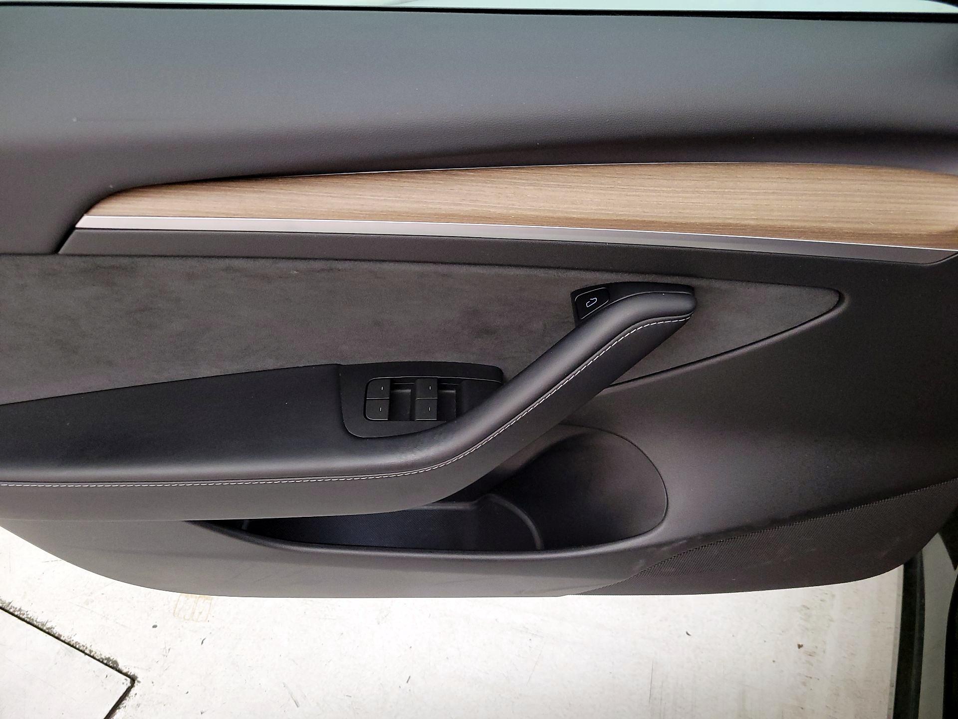 Thumbnail: 2023 Tesla Model 3 - 12