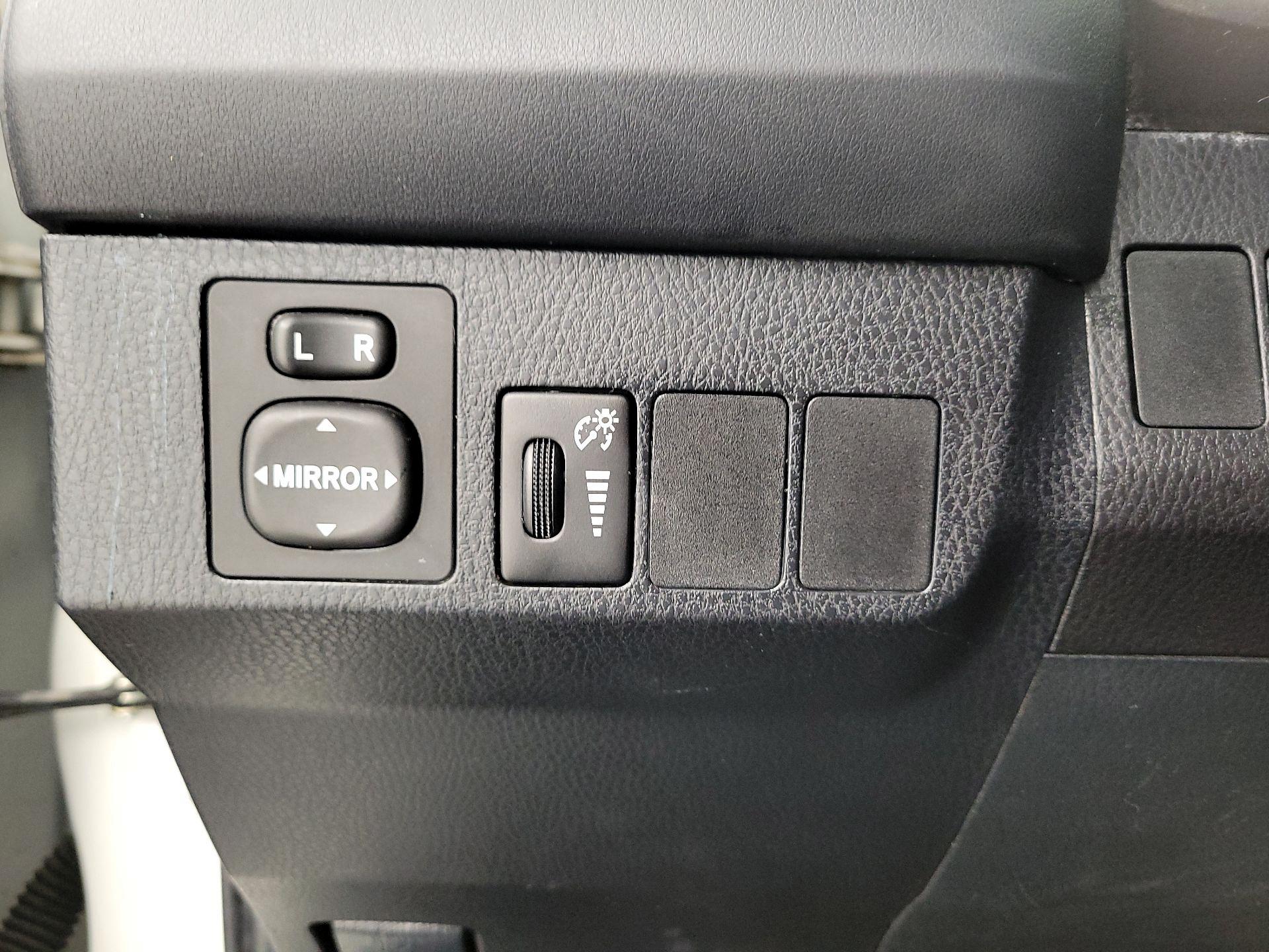 Thumbnail: 2016 Toyota RAV4 - 13