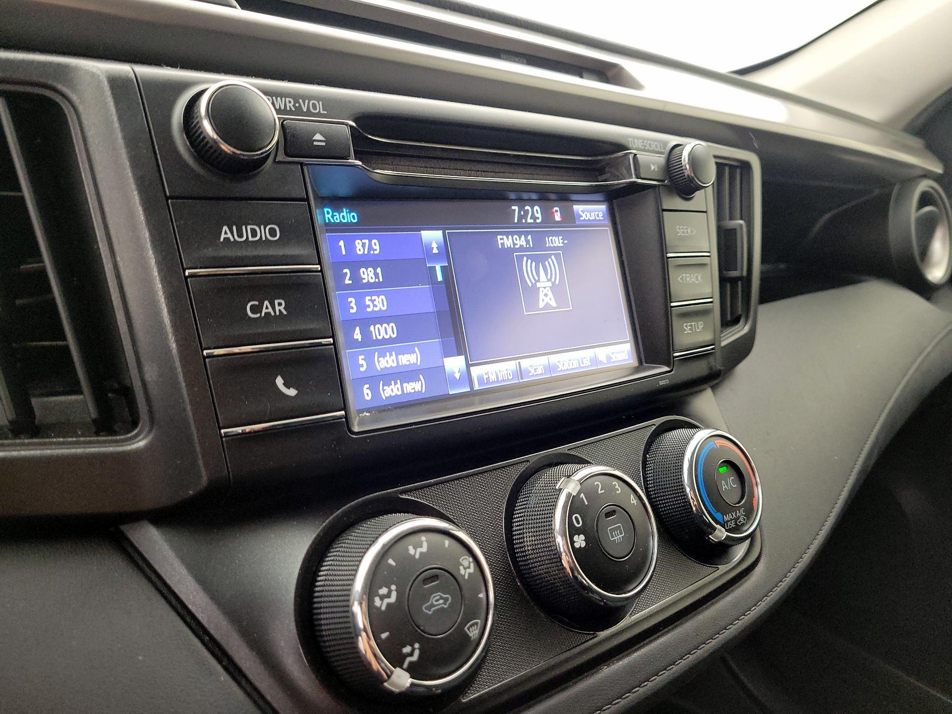 Thumbnail: 2016 Toyota RAV4 - 15