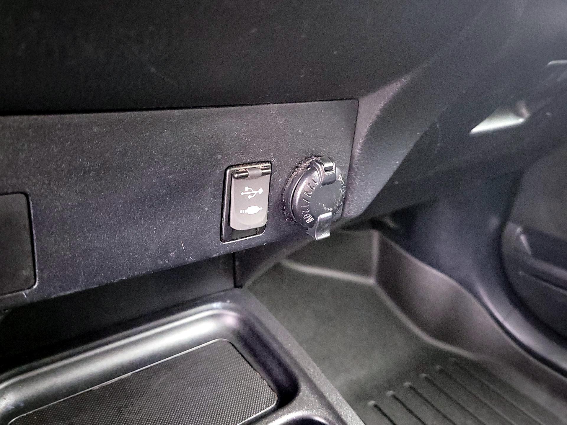 Thumbnail: 2016 Toyota RAV4 - 18