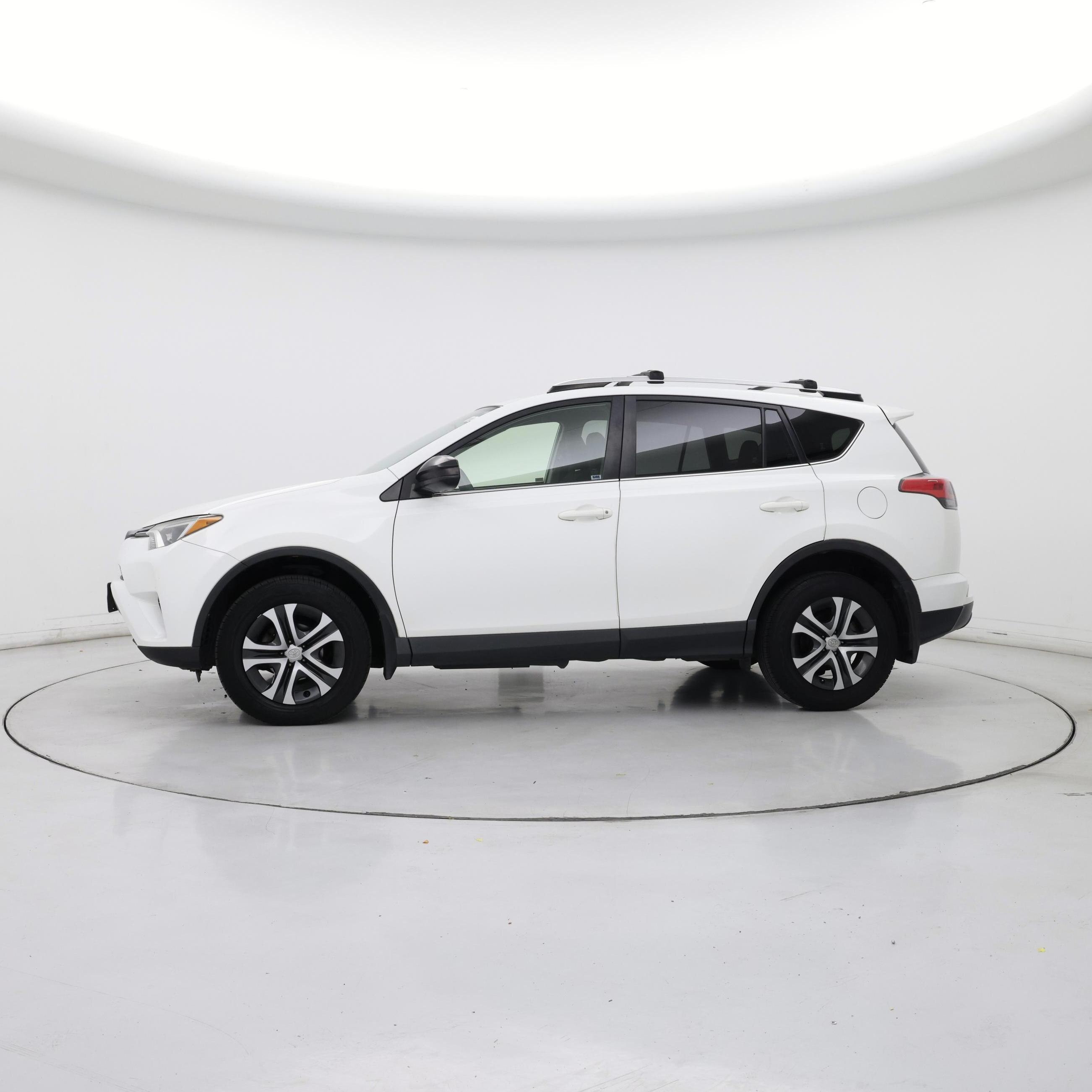 Thumbnail: 2016 Toyota RAV4 - 3