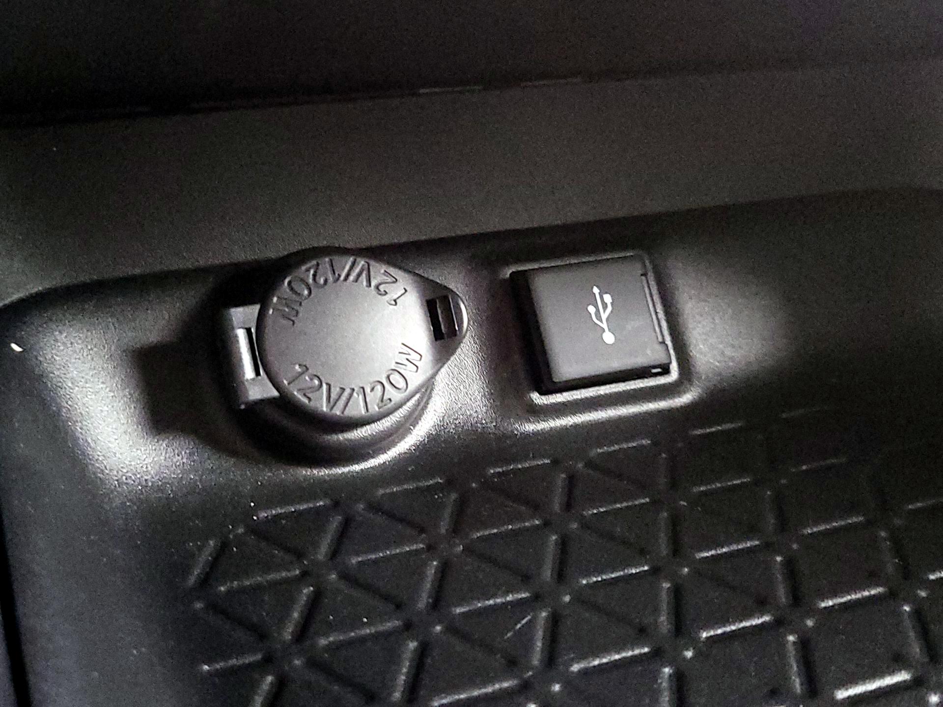 Thumbnail: 2022 Toyota RAV4 - 18