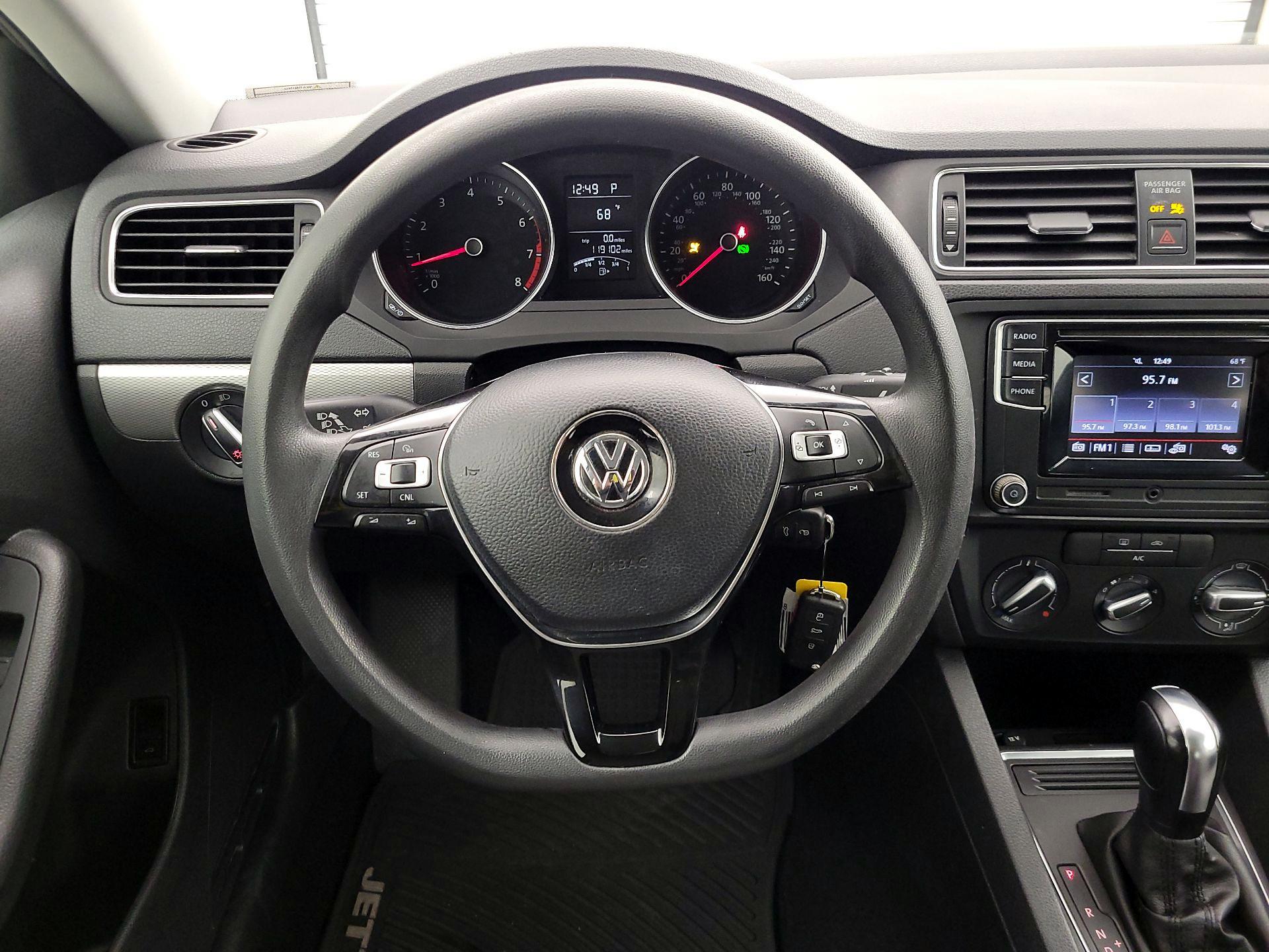 Thumbnail: 2017 Volkswagen Jetta - 10