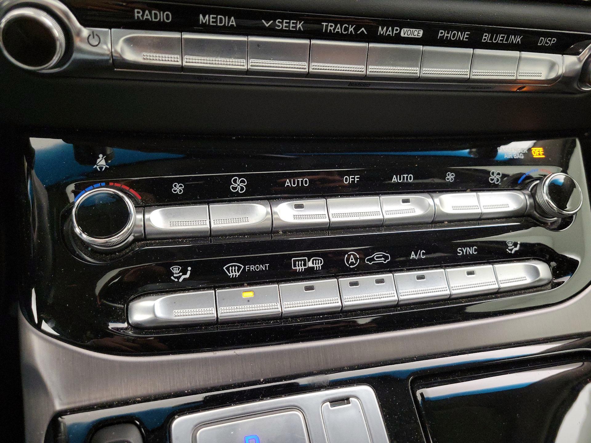 Thumbnail: 2017 Genesis G90 - 17