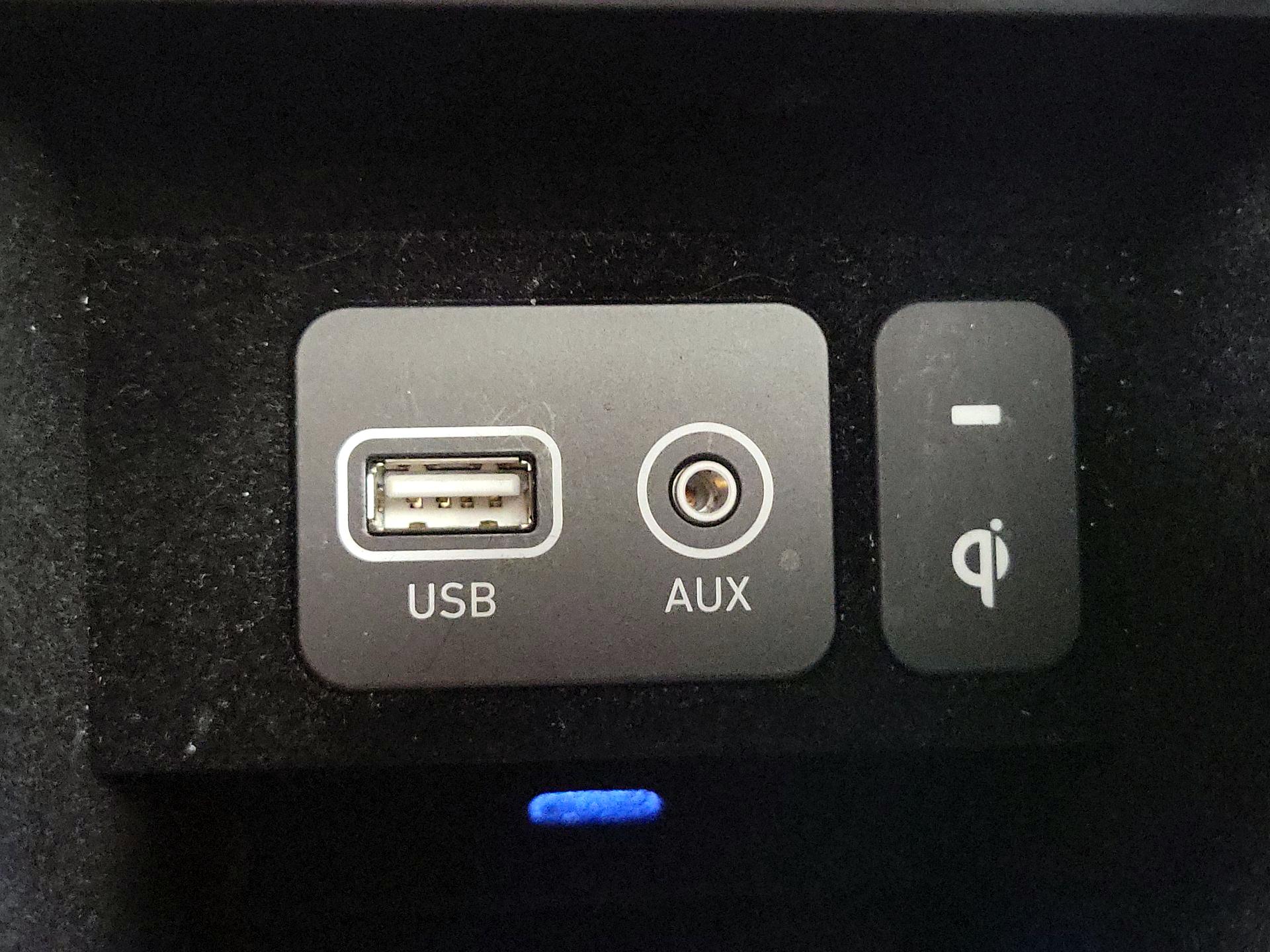 Thumbnail: 2017 Genesis G90 - 19