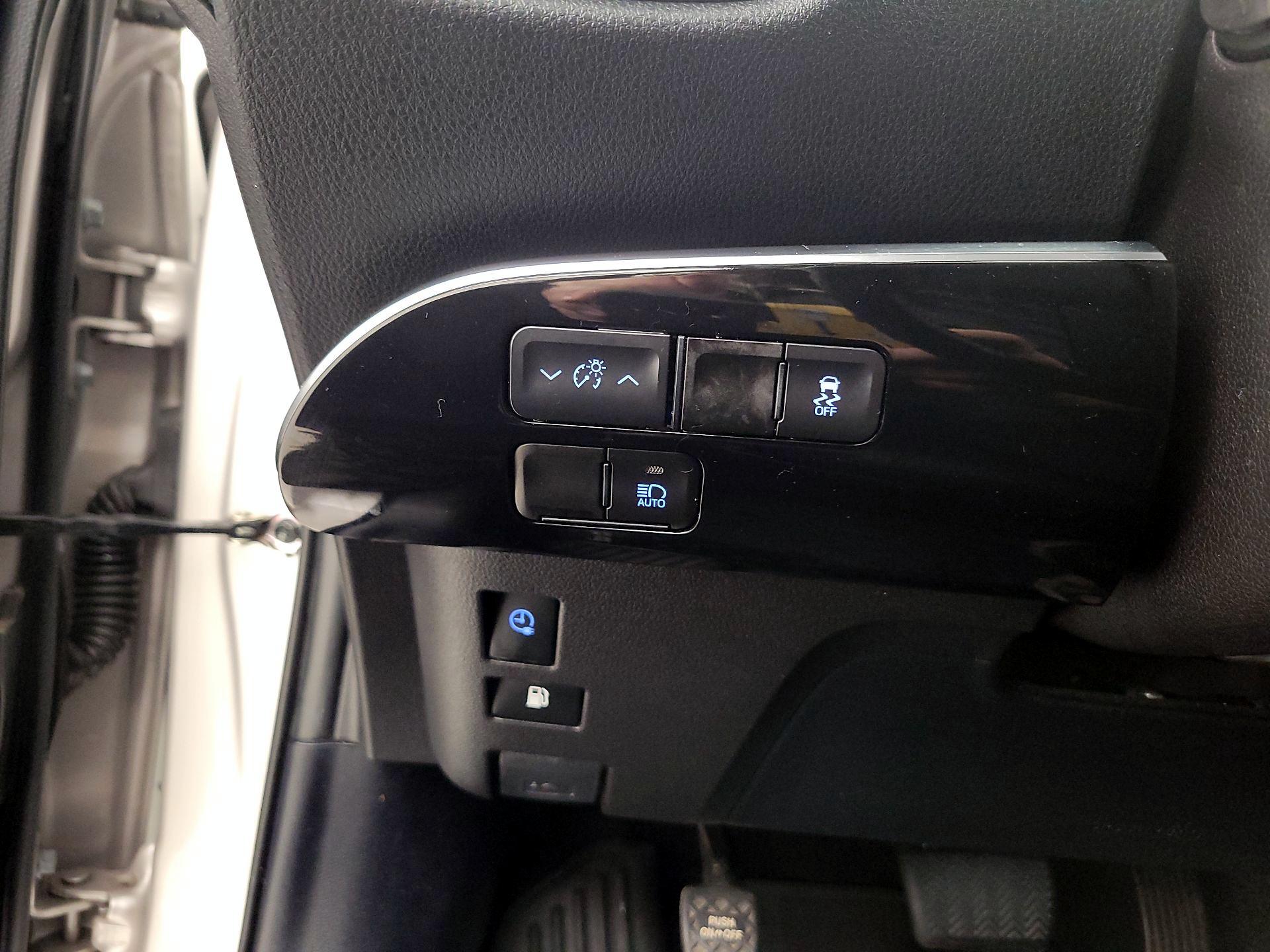 Thumbnail: 2020 Toyota Prius Prime - 13