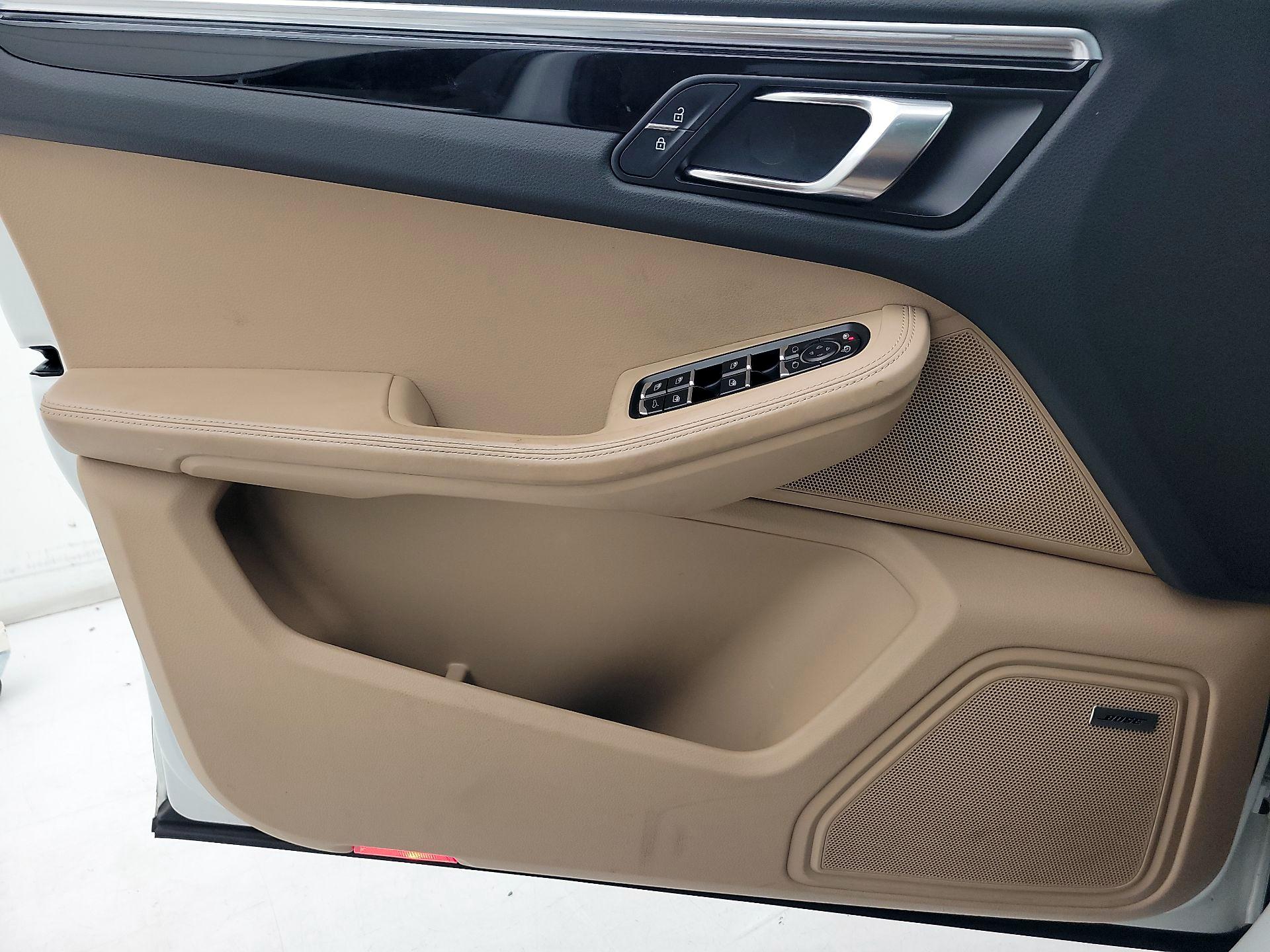 Thumbnail: 2021 Porsche Macan - 12