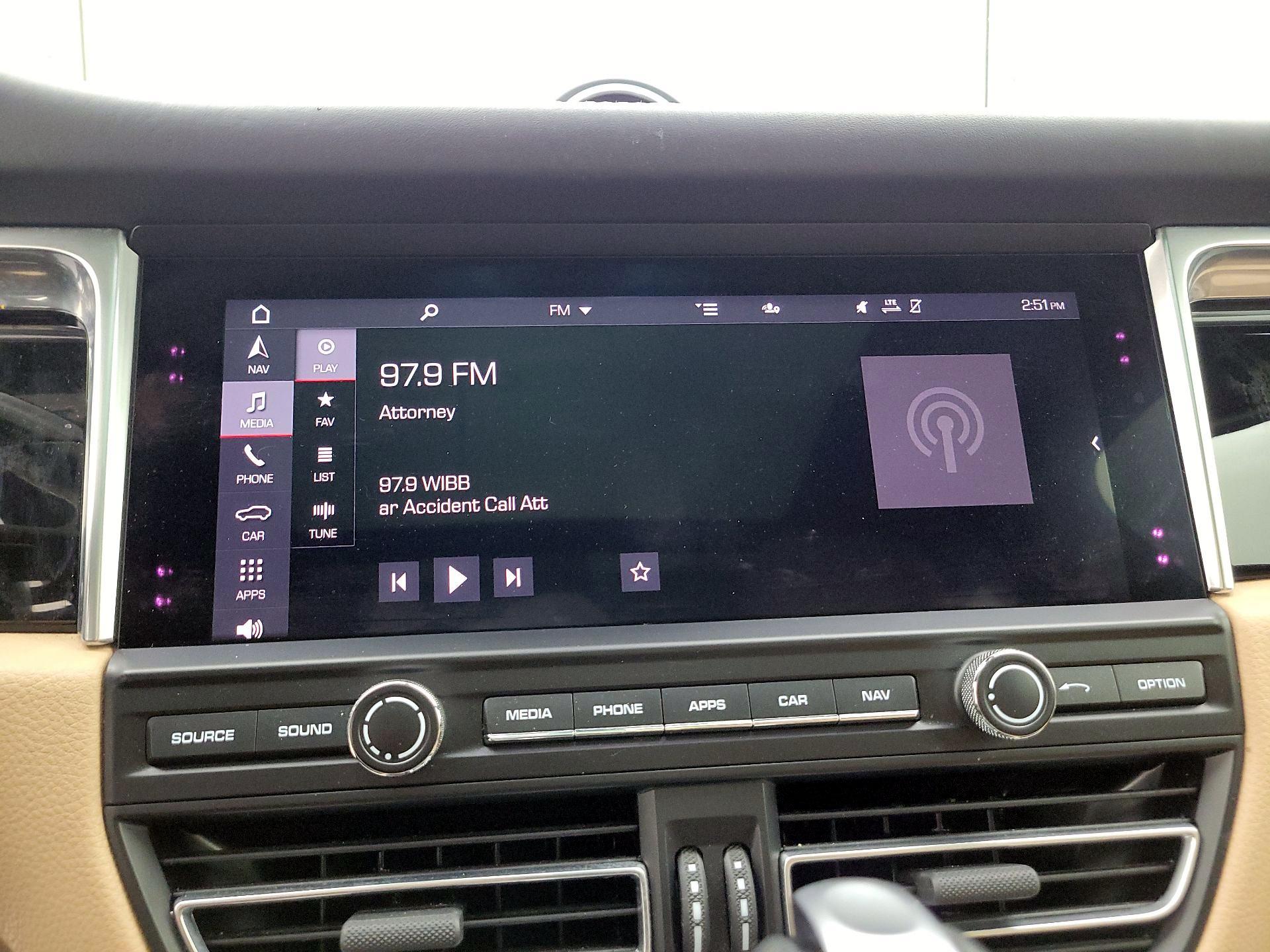 Thumbnail: 2021 Porsche Macan - 16