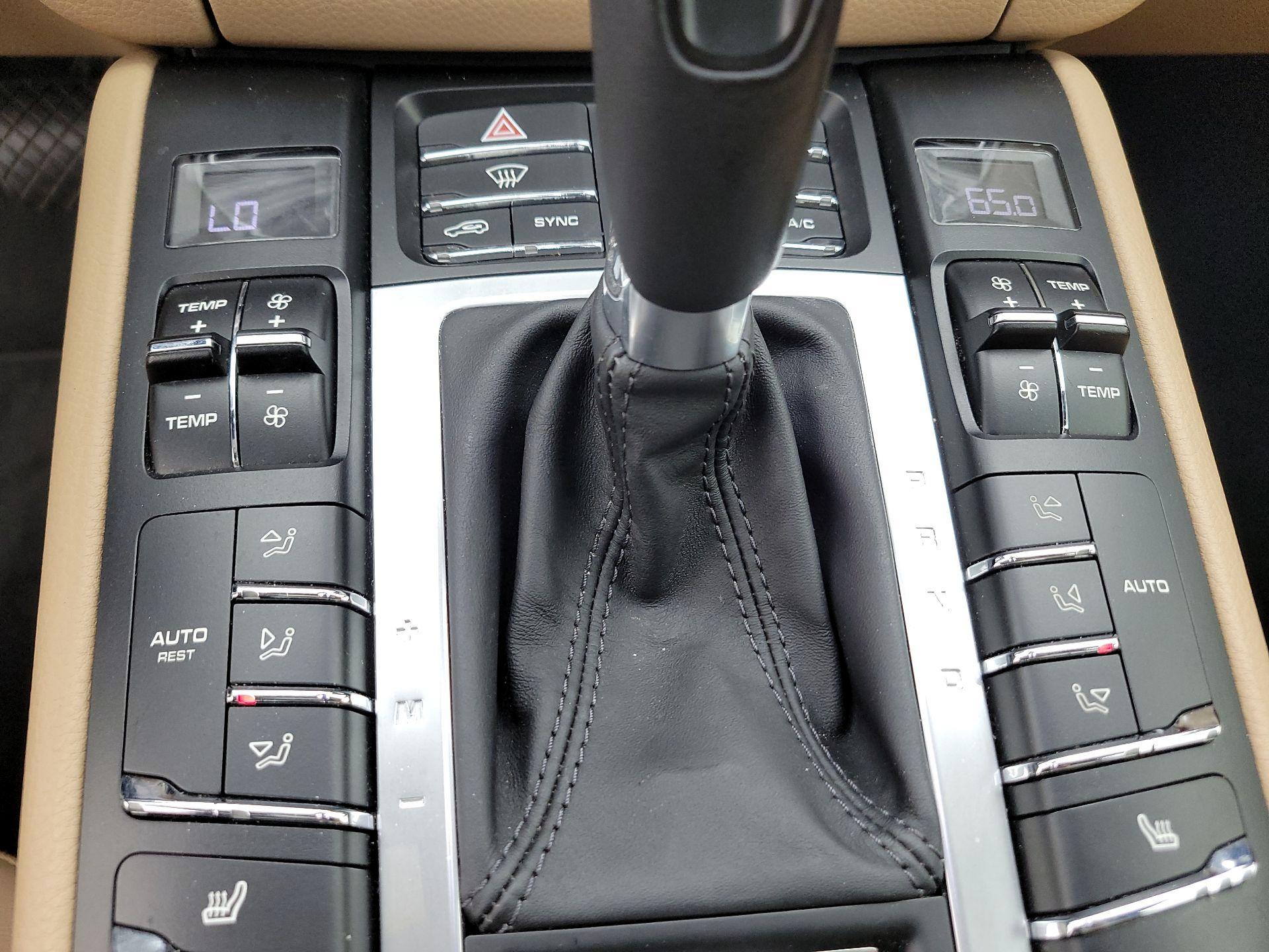 Thumbnail: 2021 Porsche Macan - 17