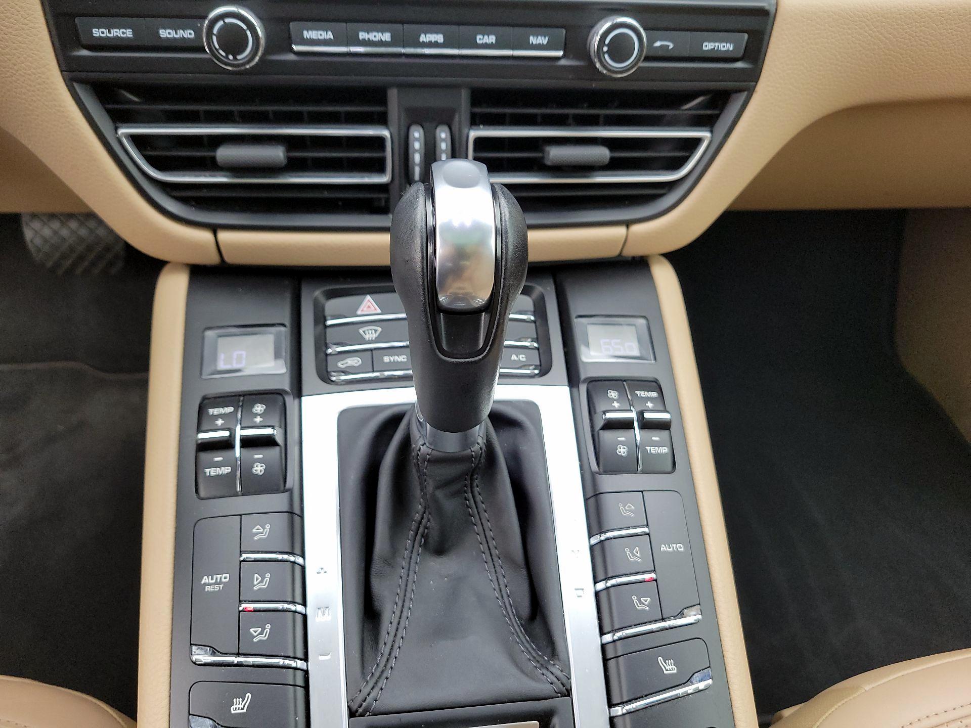 Thumbnail: 2021 Porsche Macan - 18