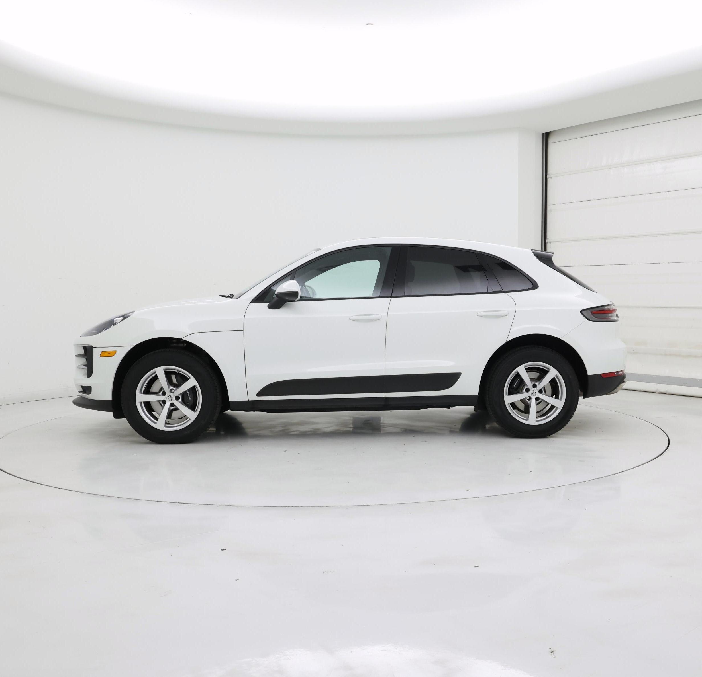 Thumbnail: 2021 Porsche Macan - 3