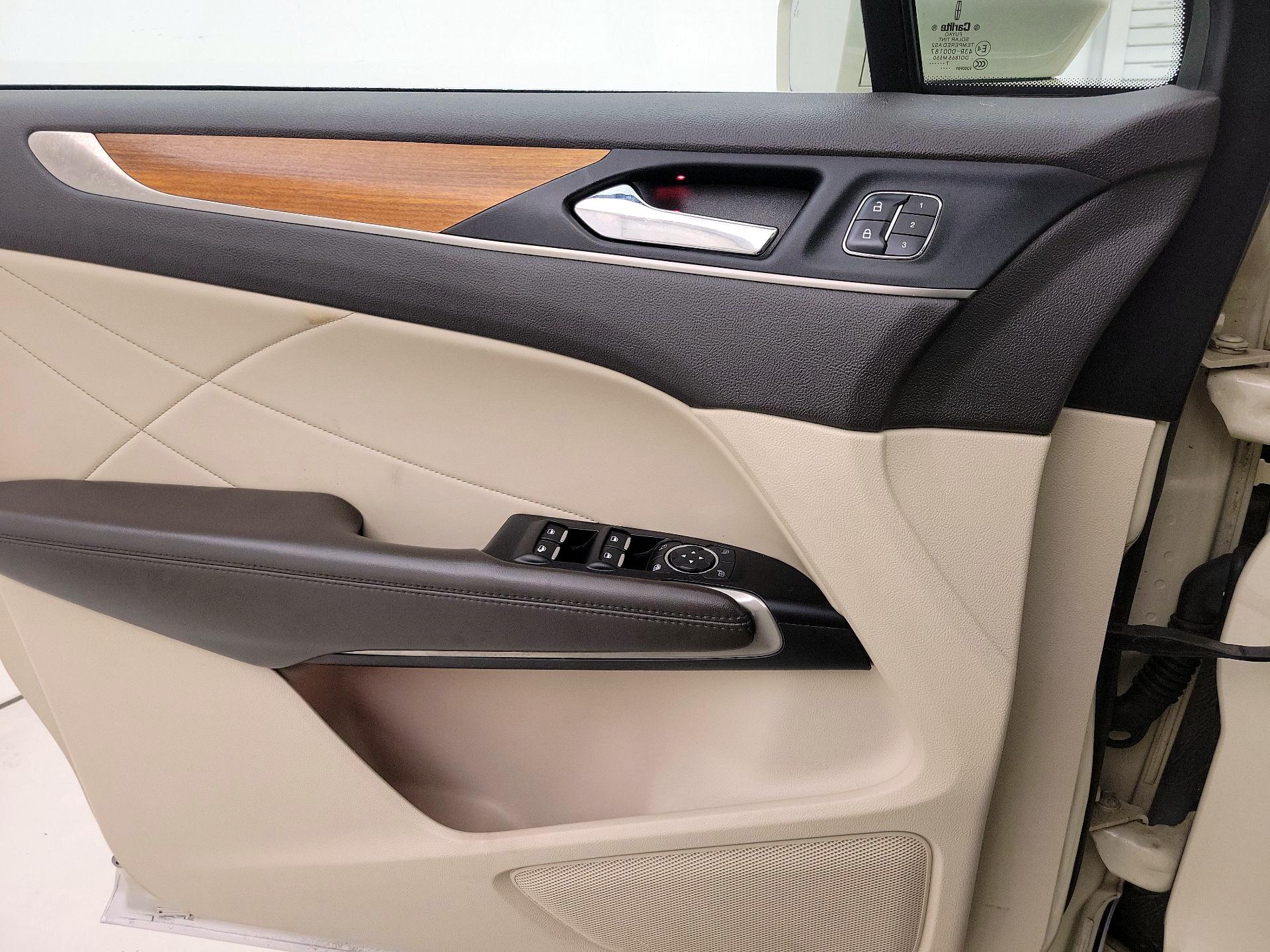 Thumbnail: 2018 Lincoln MKC - 12