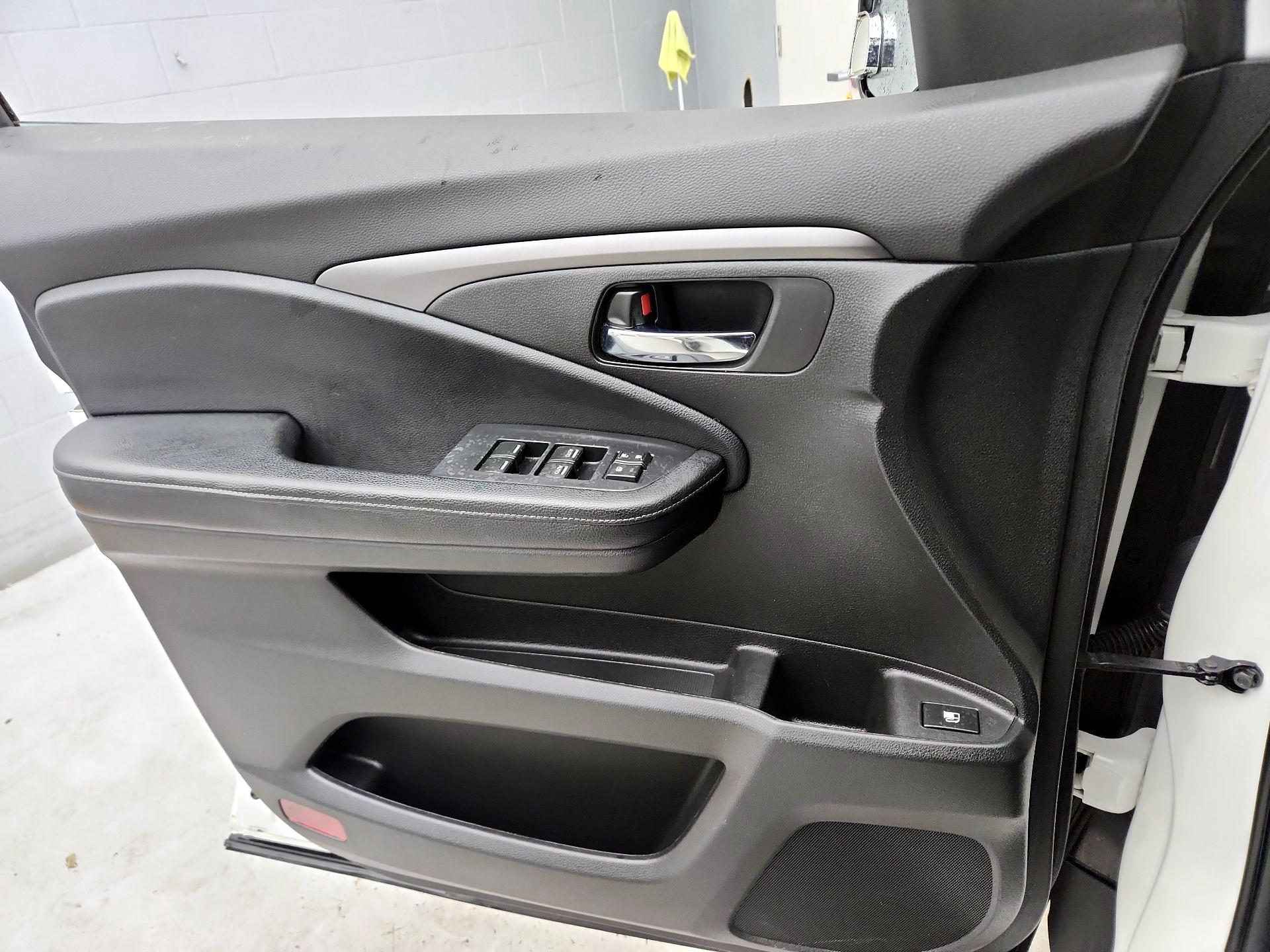 Thumbnail: 2019 Honda Ridgeline - 12