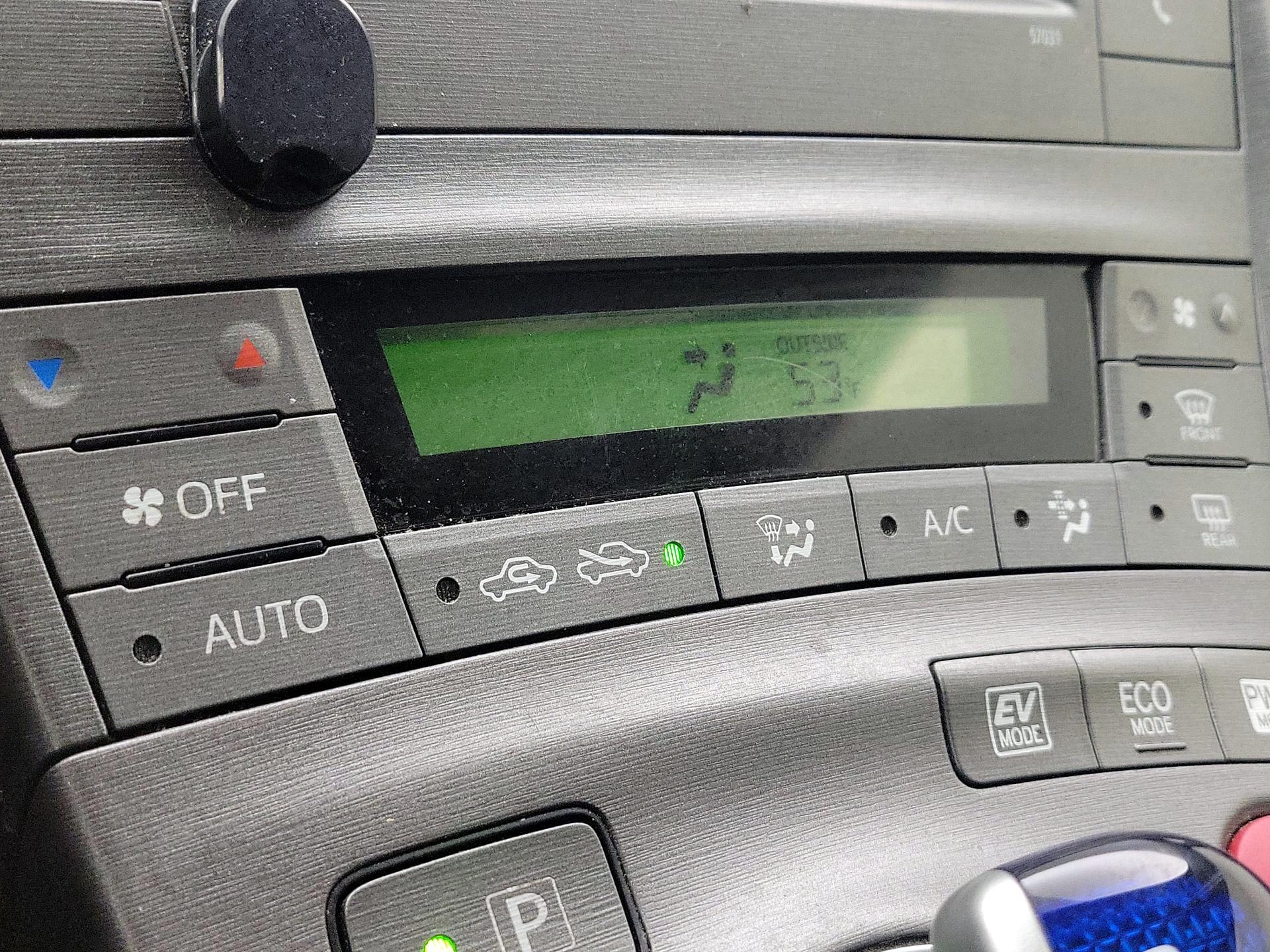 Thumbnail: 2014 Toyota Prius - 15