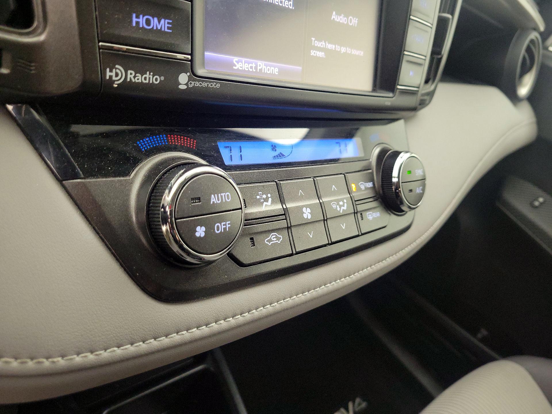 Thumbnail: 2015 Toyota RAV4 - 16