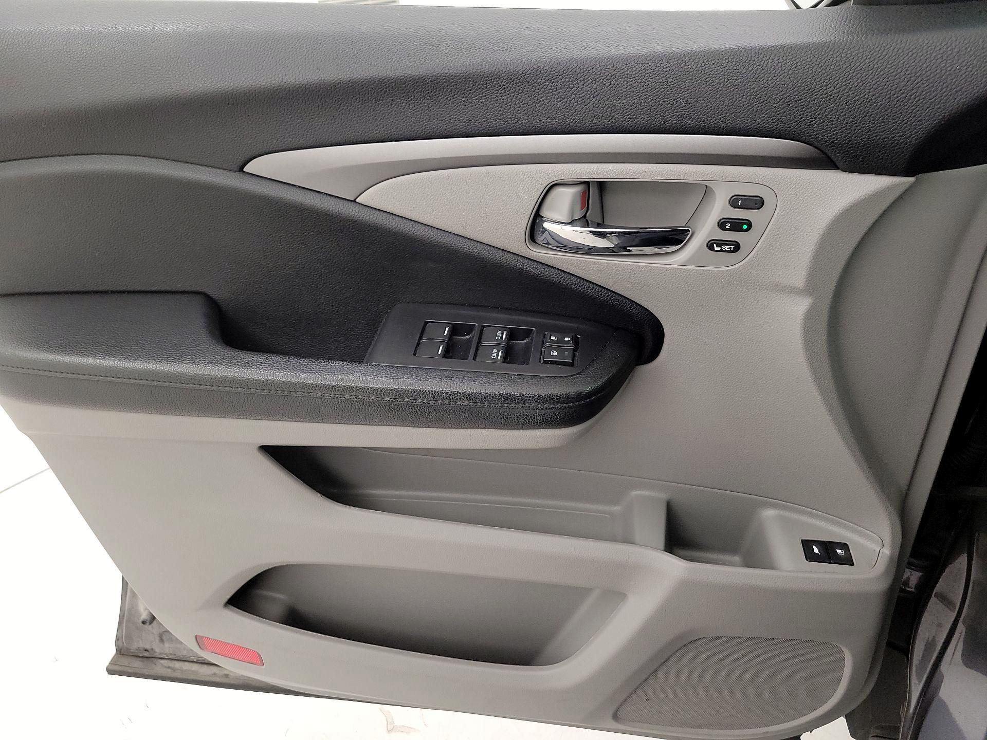 Thumbnail: 2019 Honda Pilot - 12