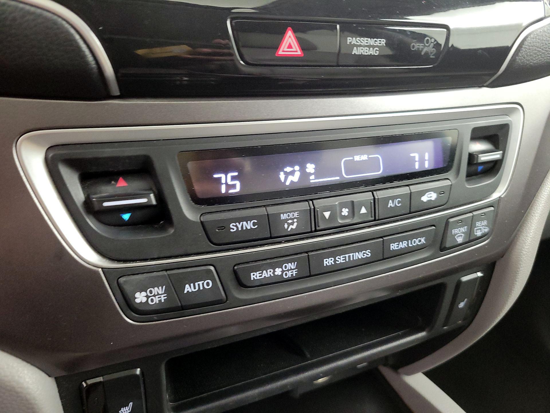 Thumbnail: 2019 Honda Pilot - 16