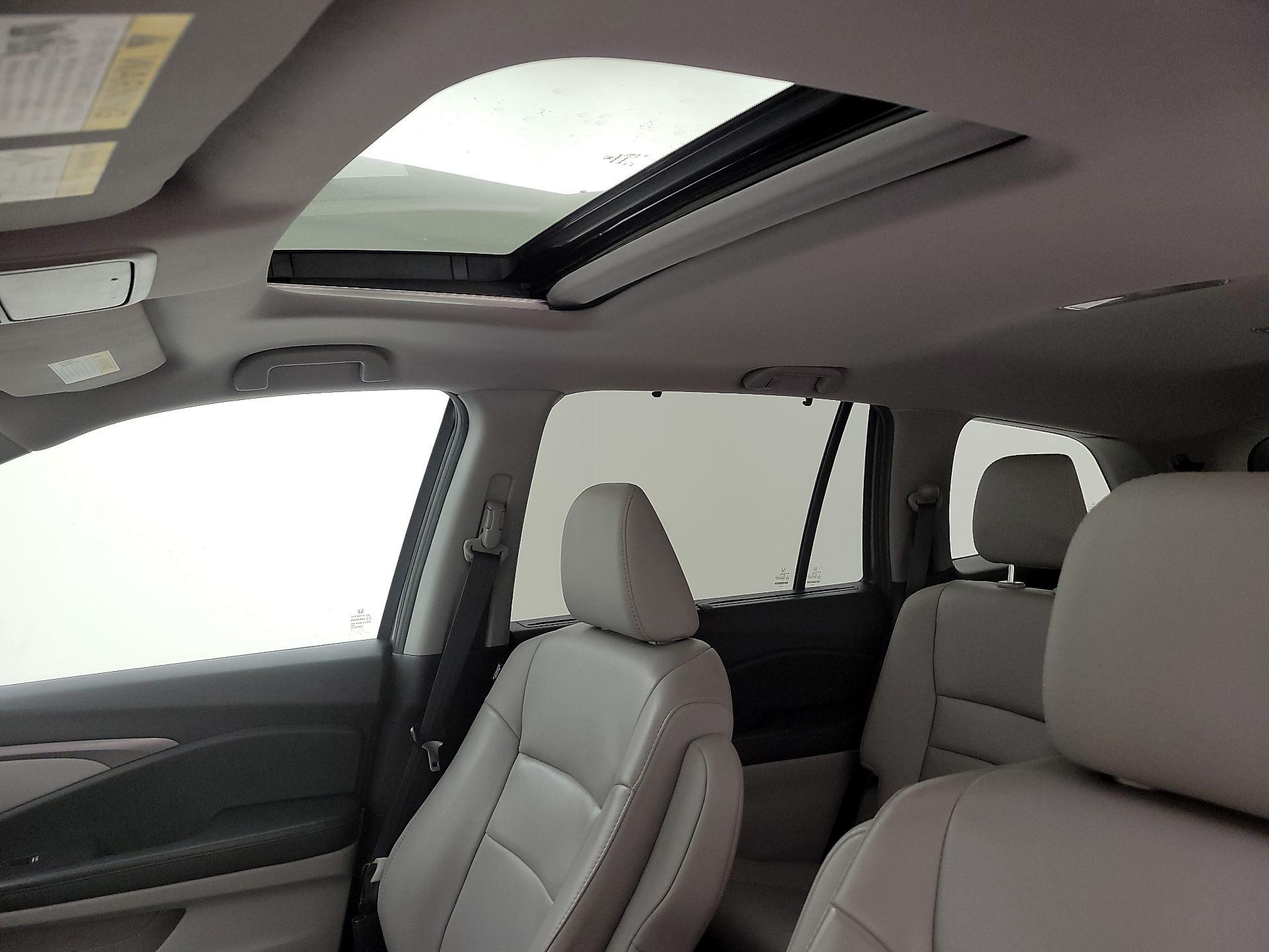 Thumbnail: 2019 Honda Pilot - 19