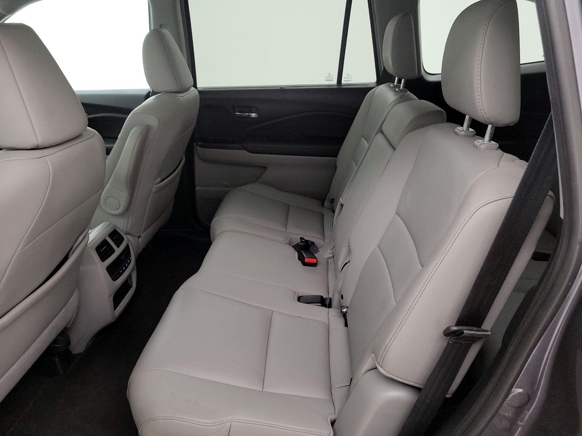 Thumbnail: 2019 Honda Pilot - 20