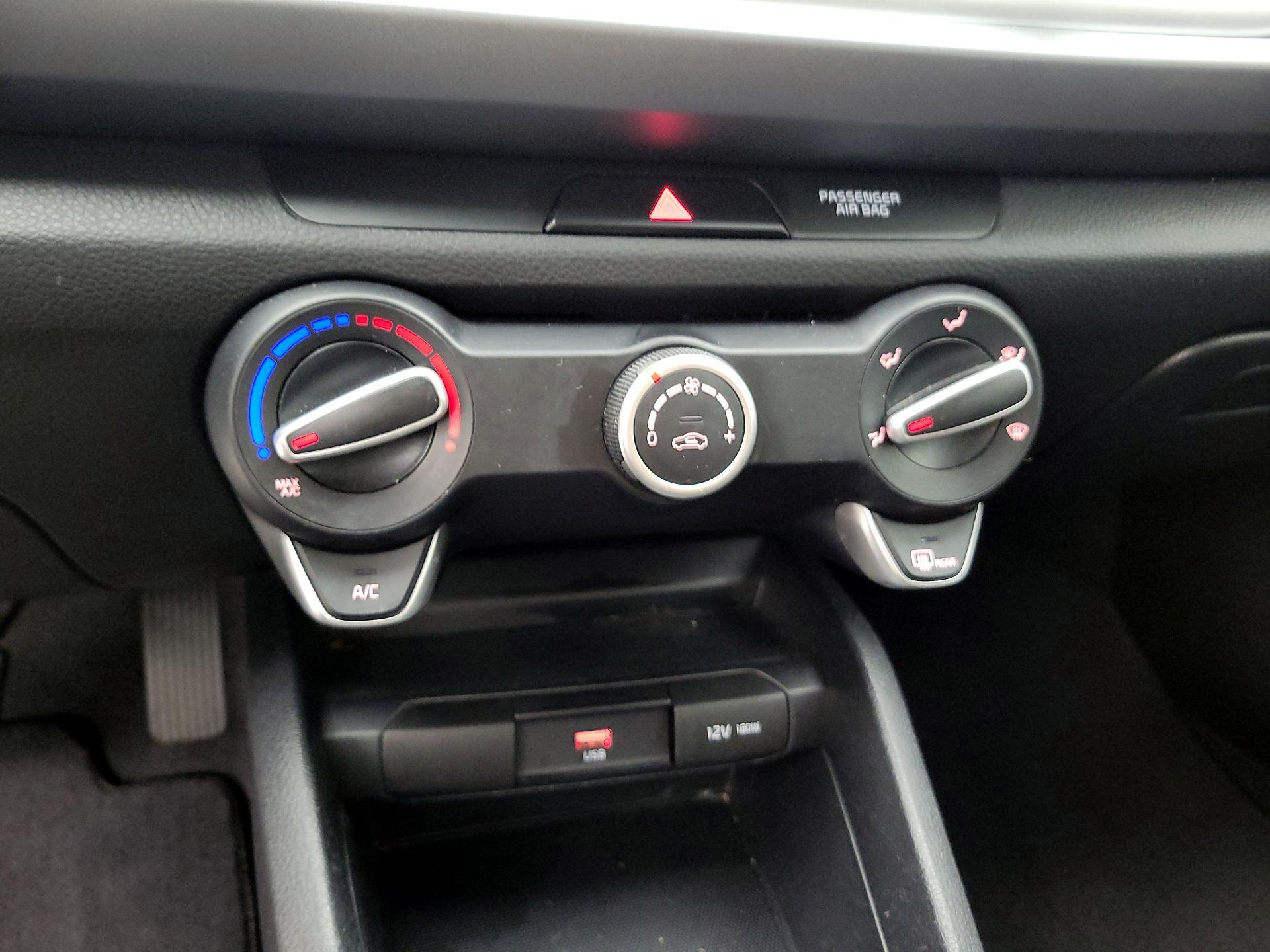 Thumbnail: 2021 Kia Rio - 16