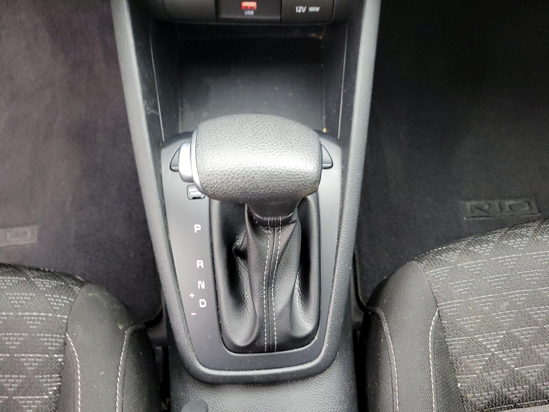 Thumbnail: 2021 Kia Rio - 17