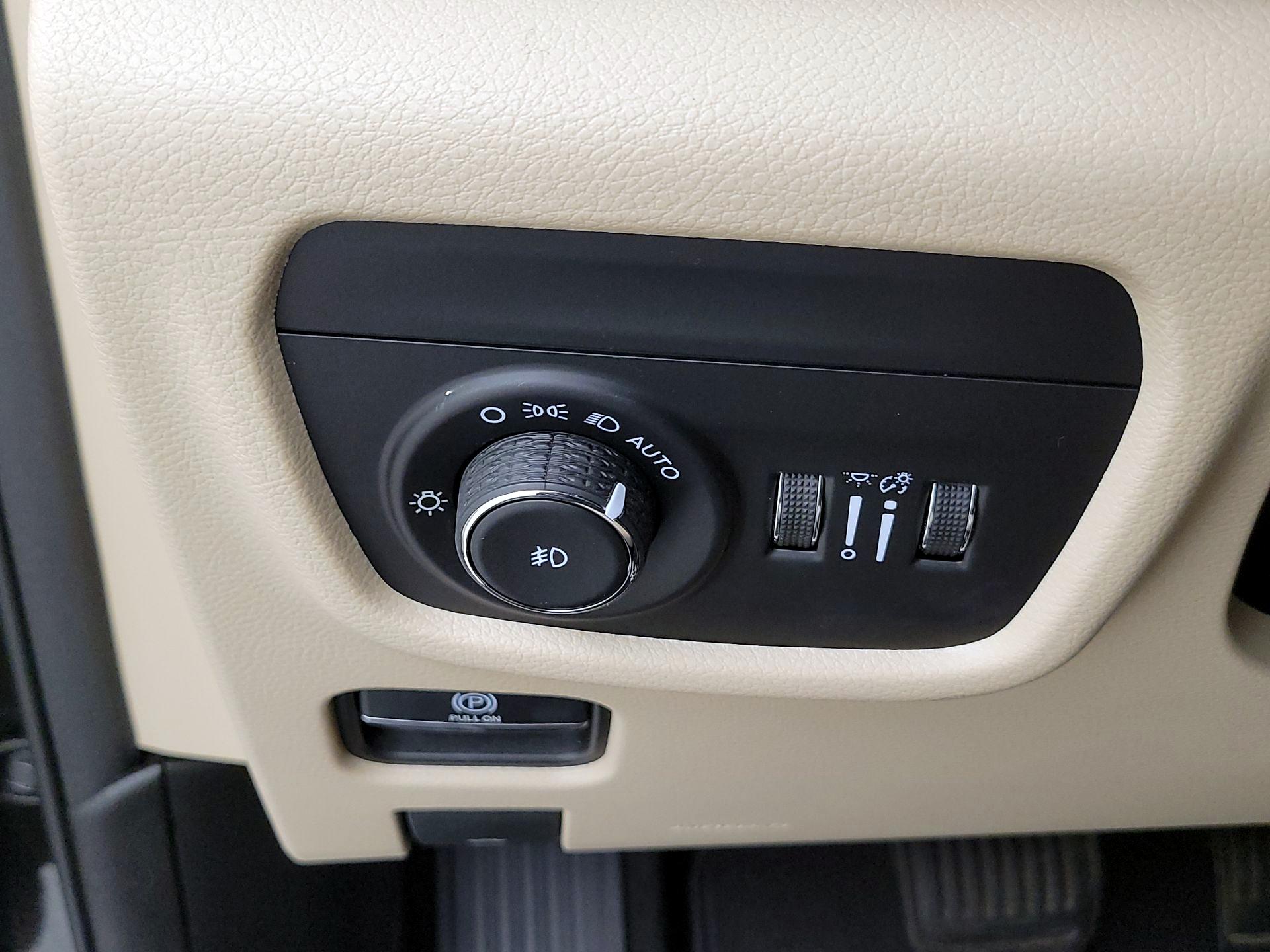 Thumbnail: 2022 Jeep Grand Cherokee - 13