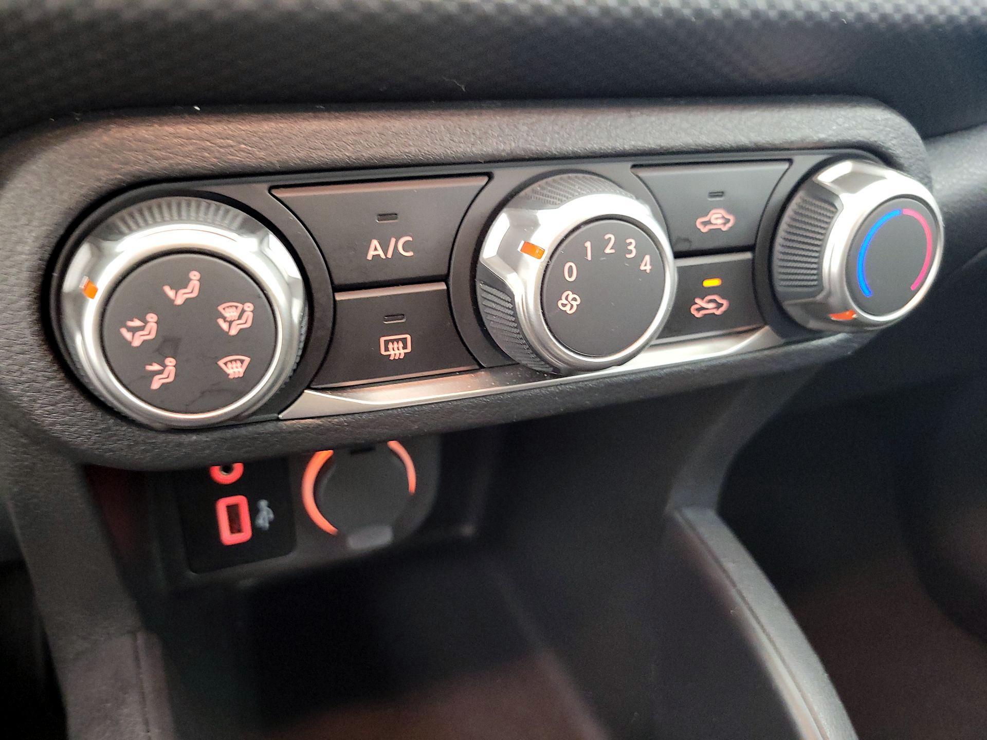 Thumbnail: 2023 Nissan Kicks - 16