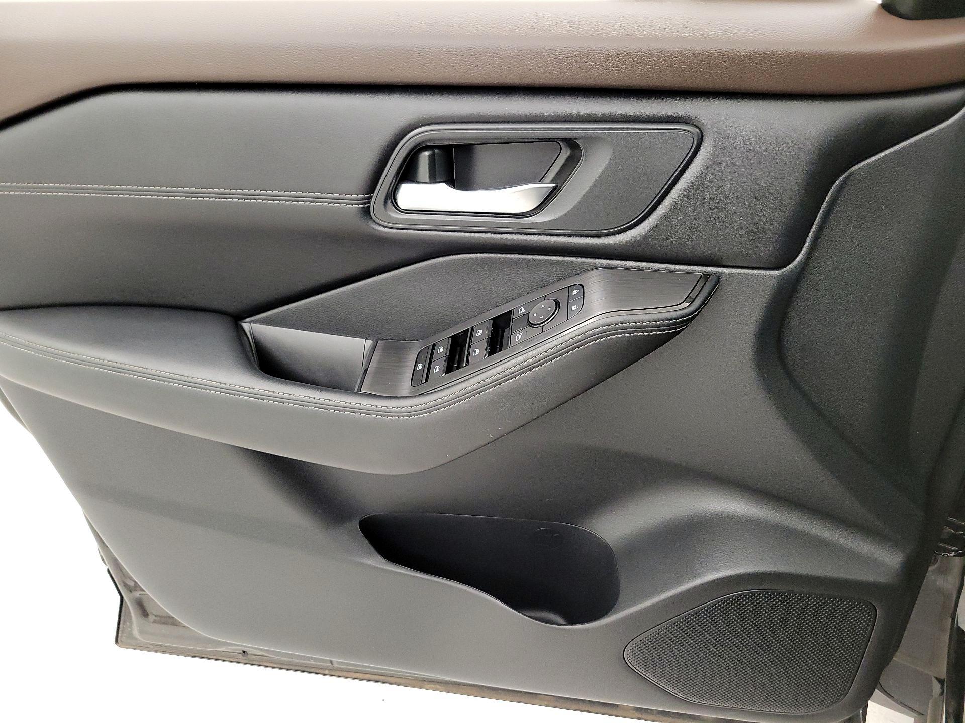 Thumbnail: 2023 Nissan Rogue - 12