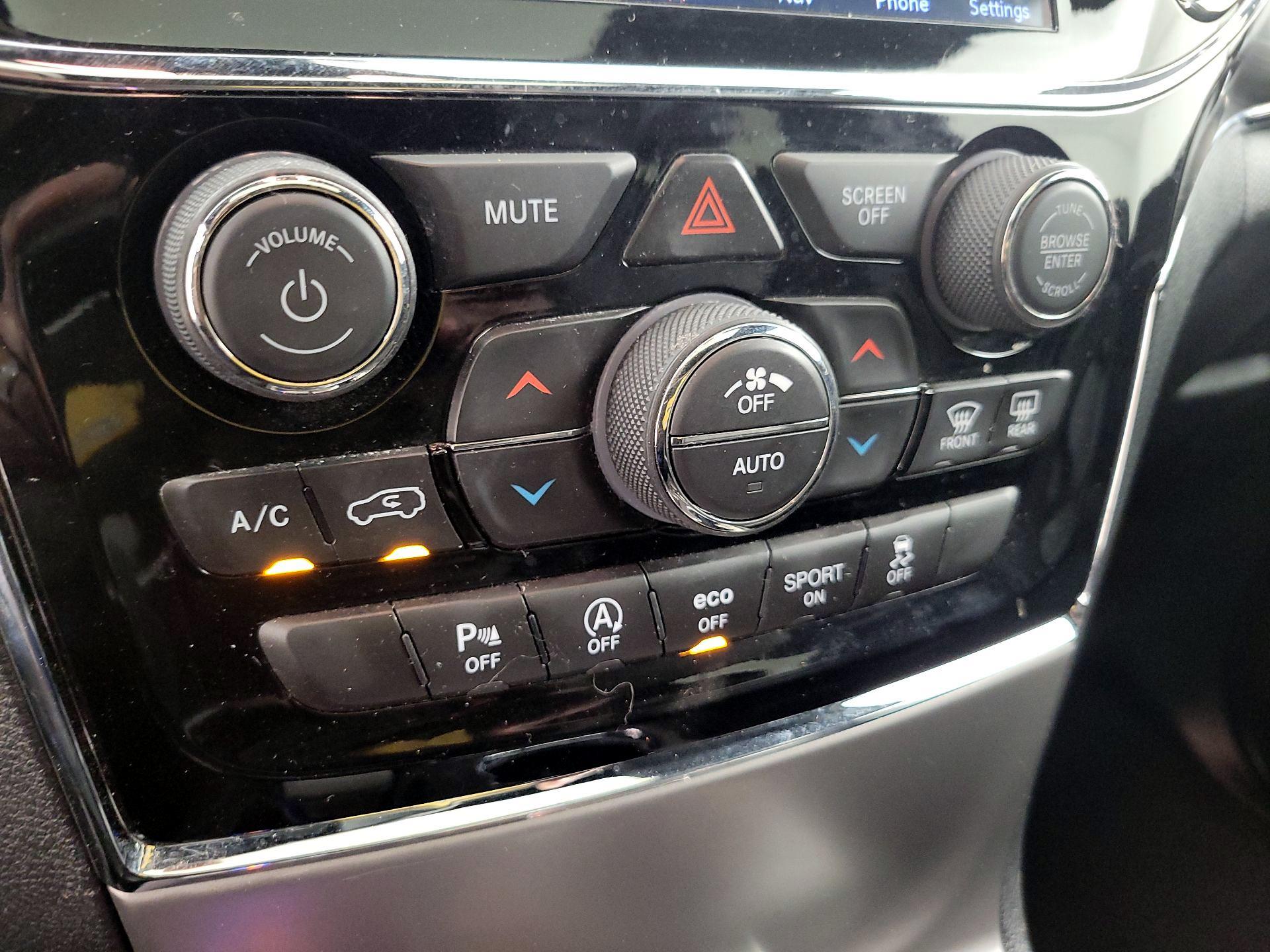 Thumbnail: 2020 Jeep Grand Cherokee - 17