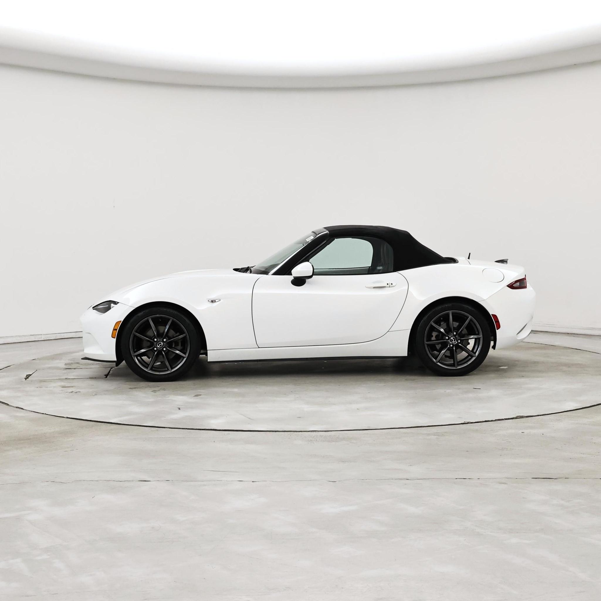 Thumbnail: 2016 Mazda MX-5 Miata - 3