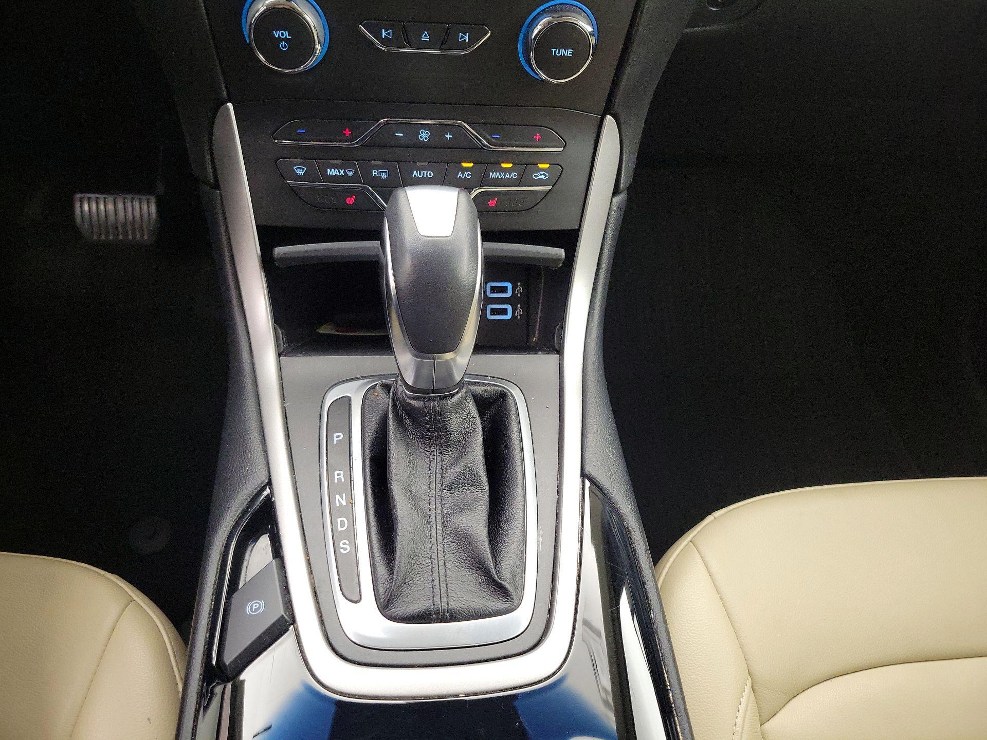 Thumbnail: 2018 Ford Edge - 18