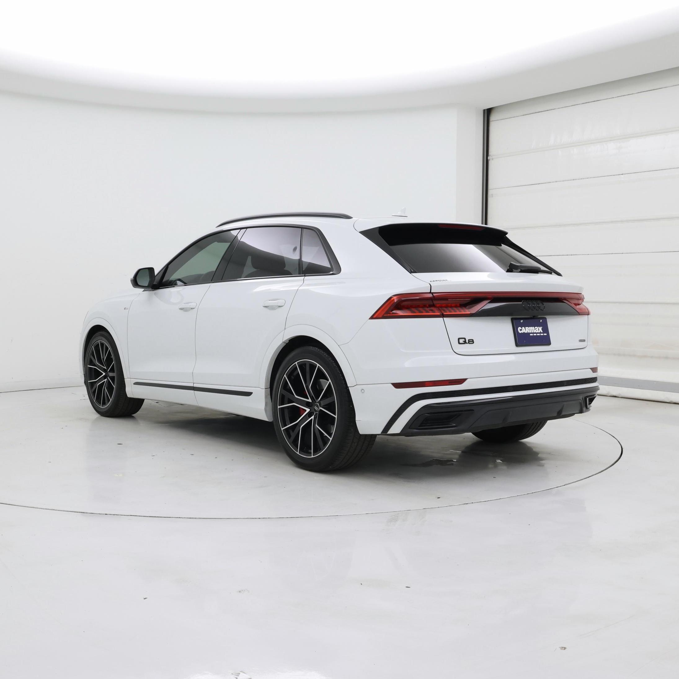 Thumbnail: 2023 Audi Q8 - 2