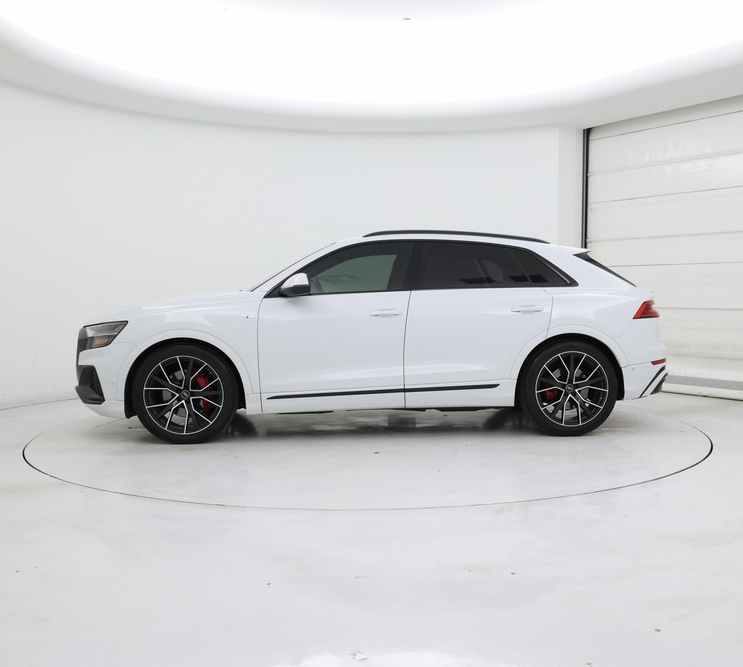 Thumbnail: 2023 Audi Q8 - 3