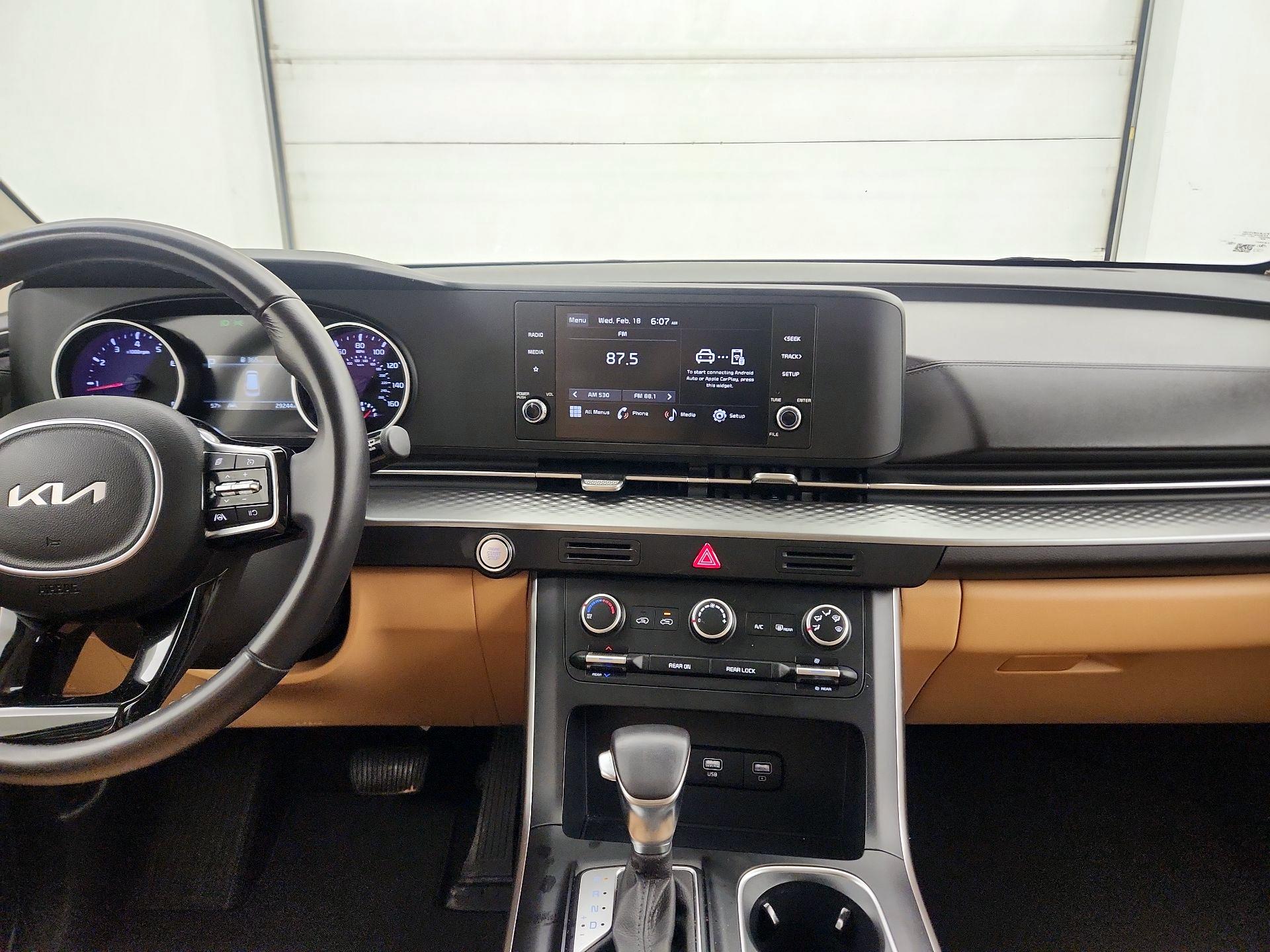 Thumbnail: 2023 Kia Carnival - 9