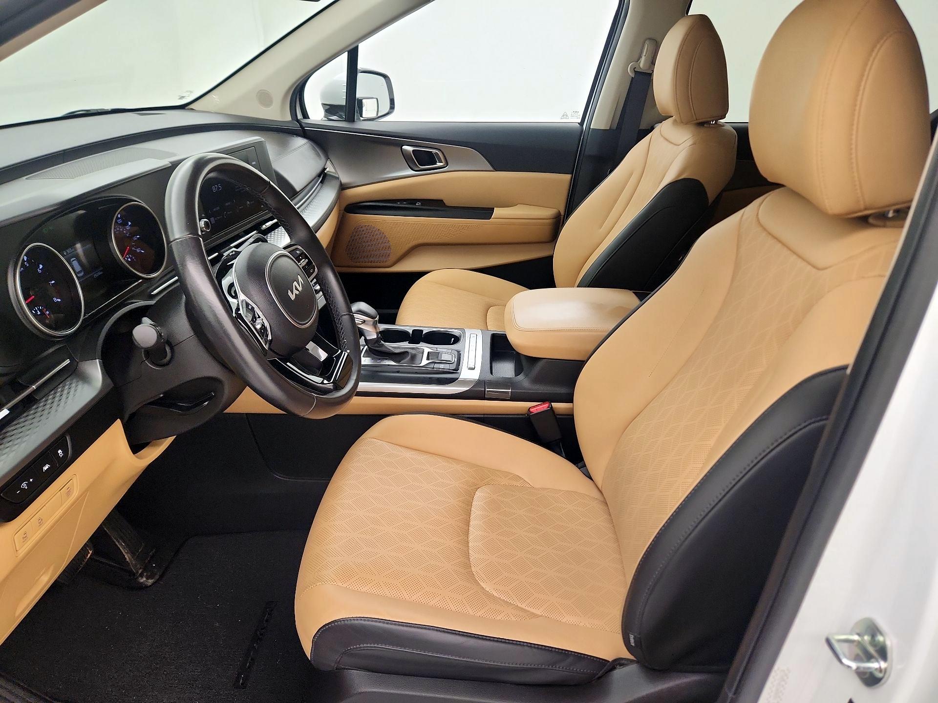 Thumbnail: 2023 Kia Carnival - 11