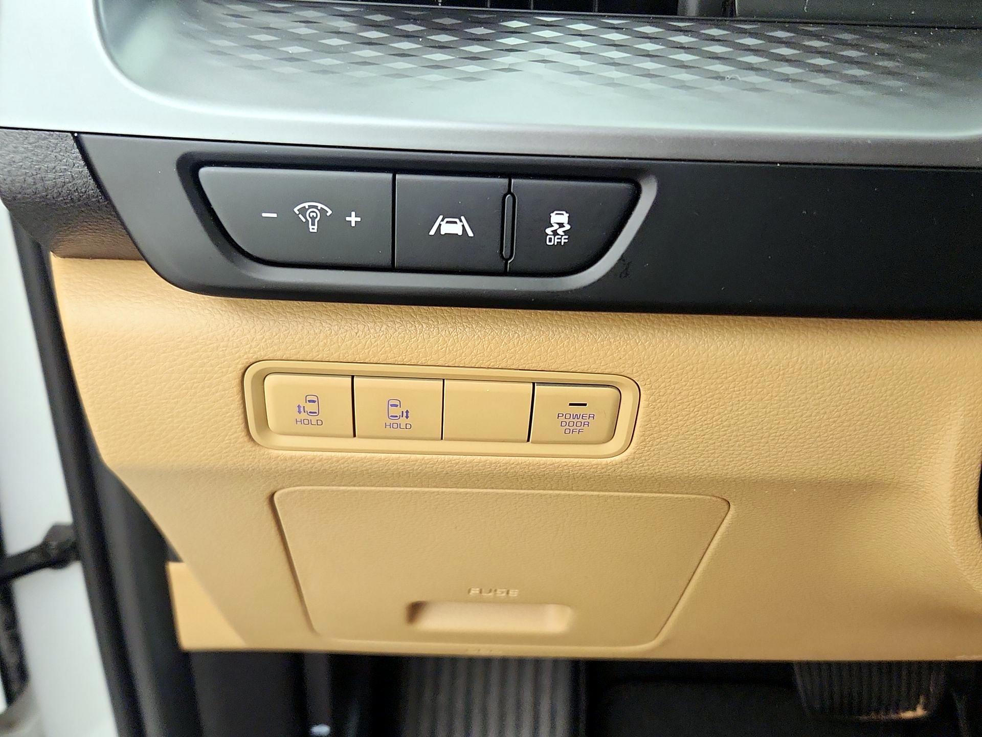 Thumbnail: 2023 Kia Carnival - 13