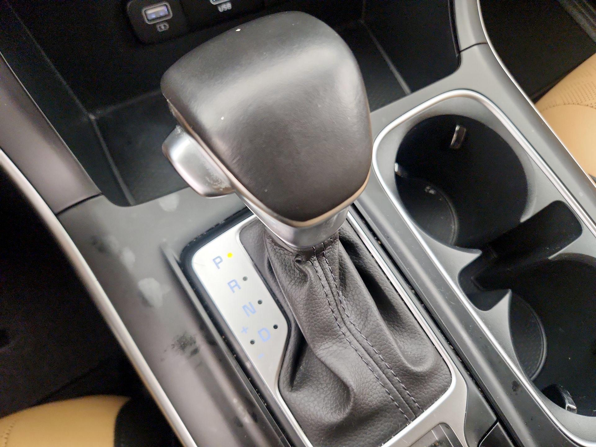 Thumbnail: 2023 Kia Carnival - 17