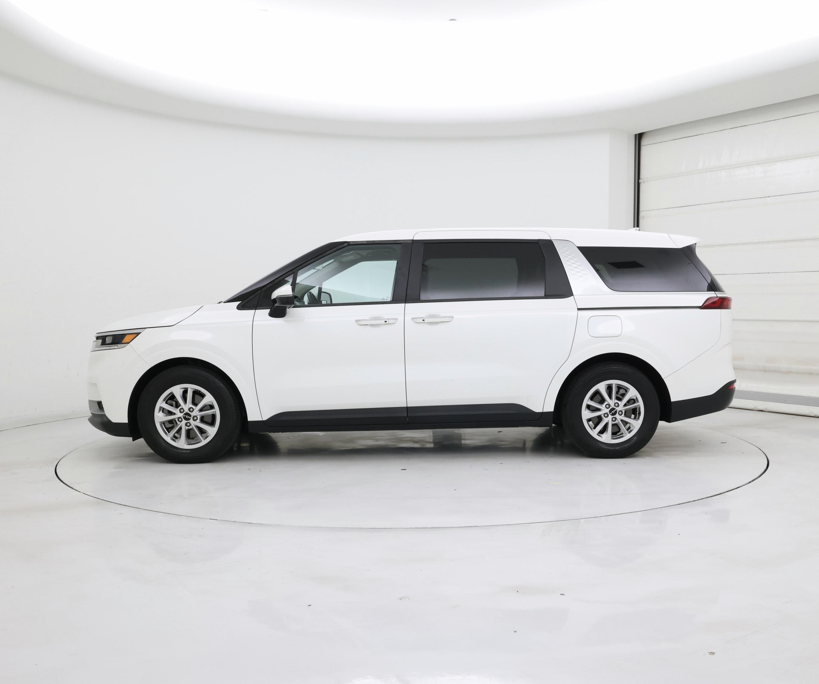 Thumbnail: 2023 Kia Carnival - 3