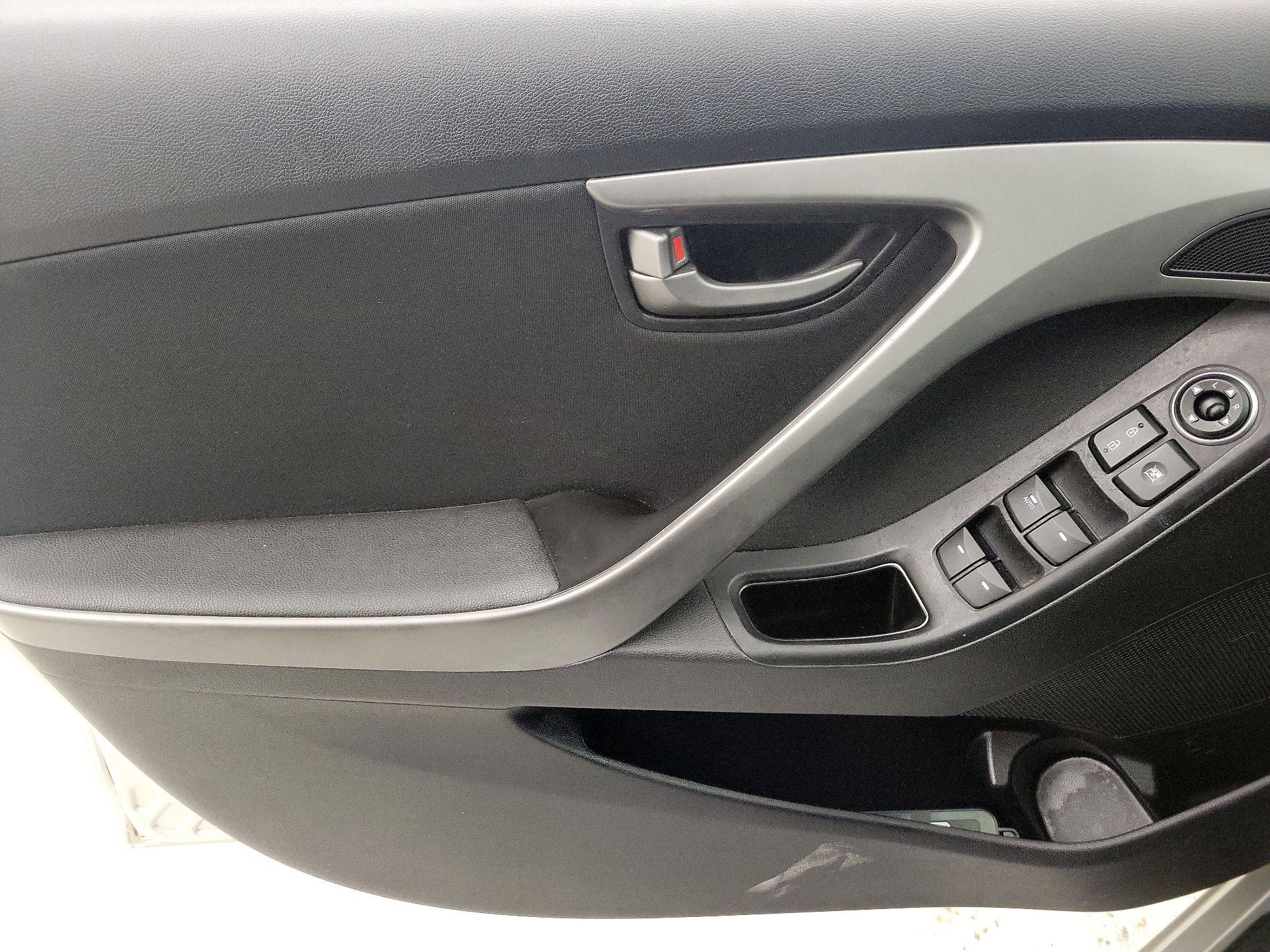 Thumbnail: 2015 Hyundai Elantra - 12