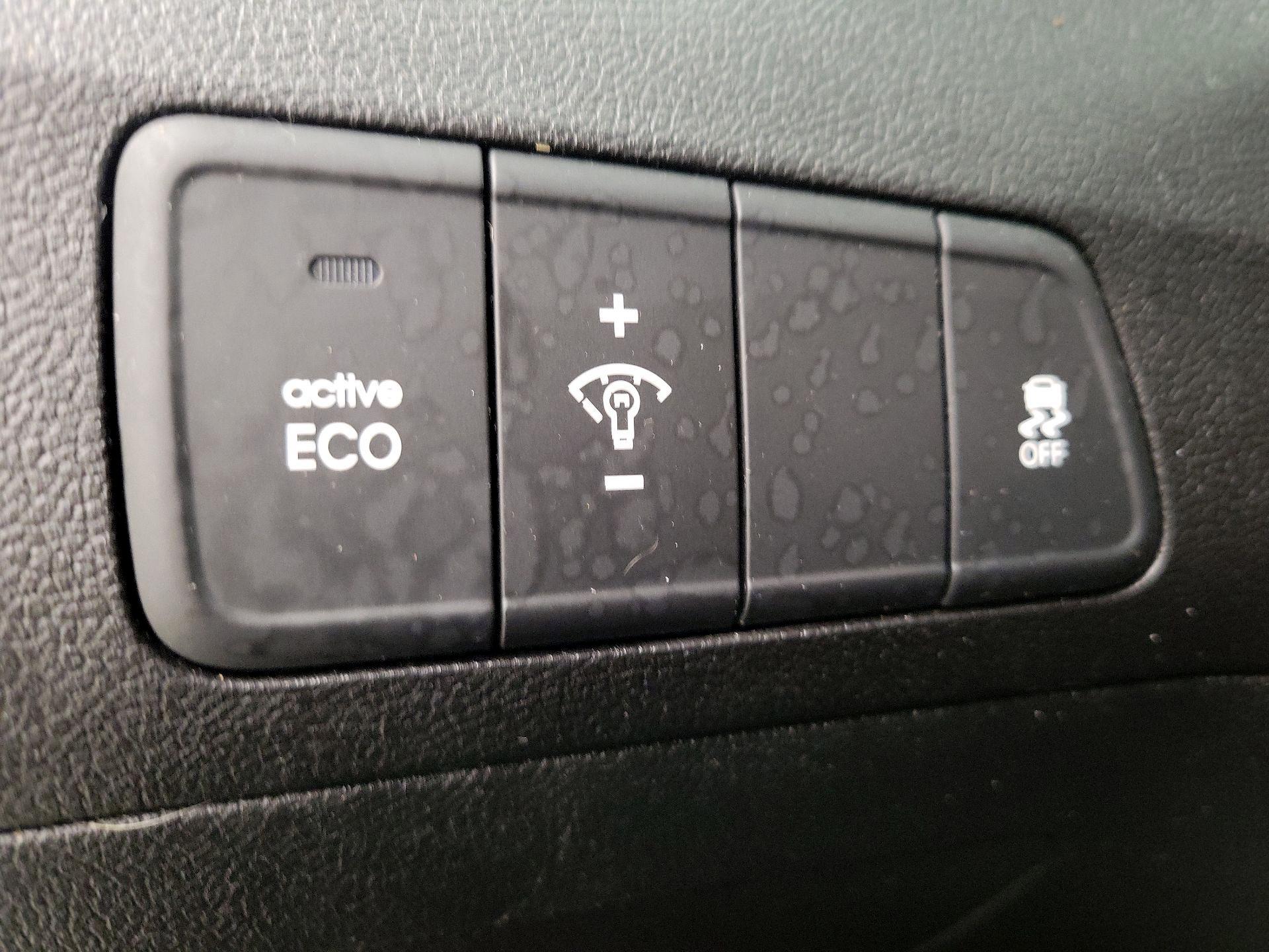 Thumbnail: 2015 Hyundai Elantra - 13