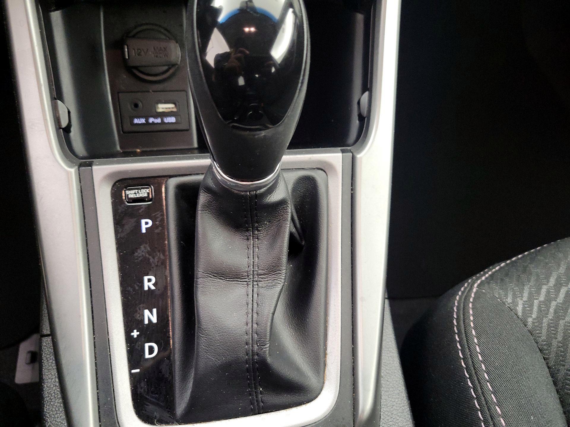 Thumbnail: 2015 Hyundai Elantra - 17