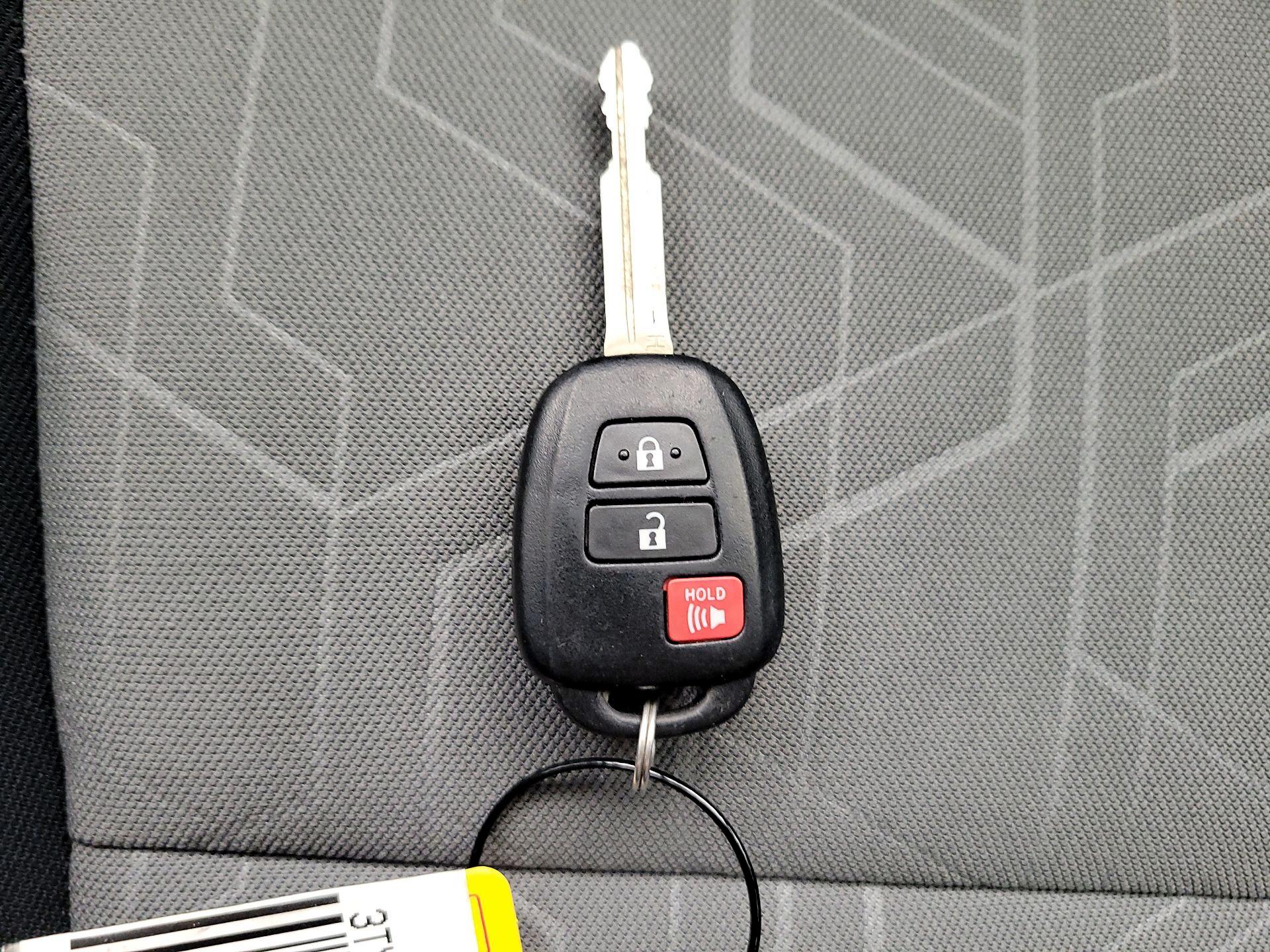 Thumbnail: 2023 Toyota Tacoma - 20